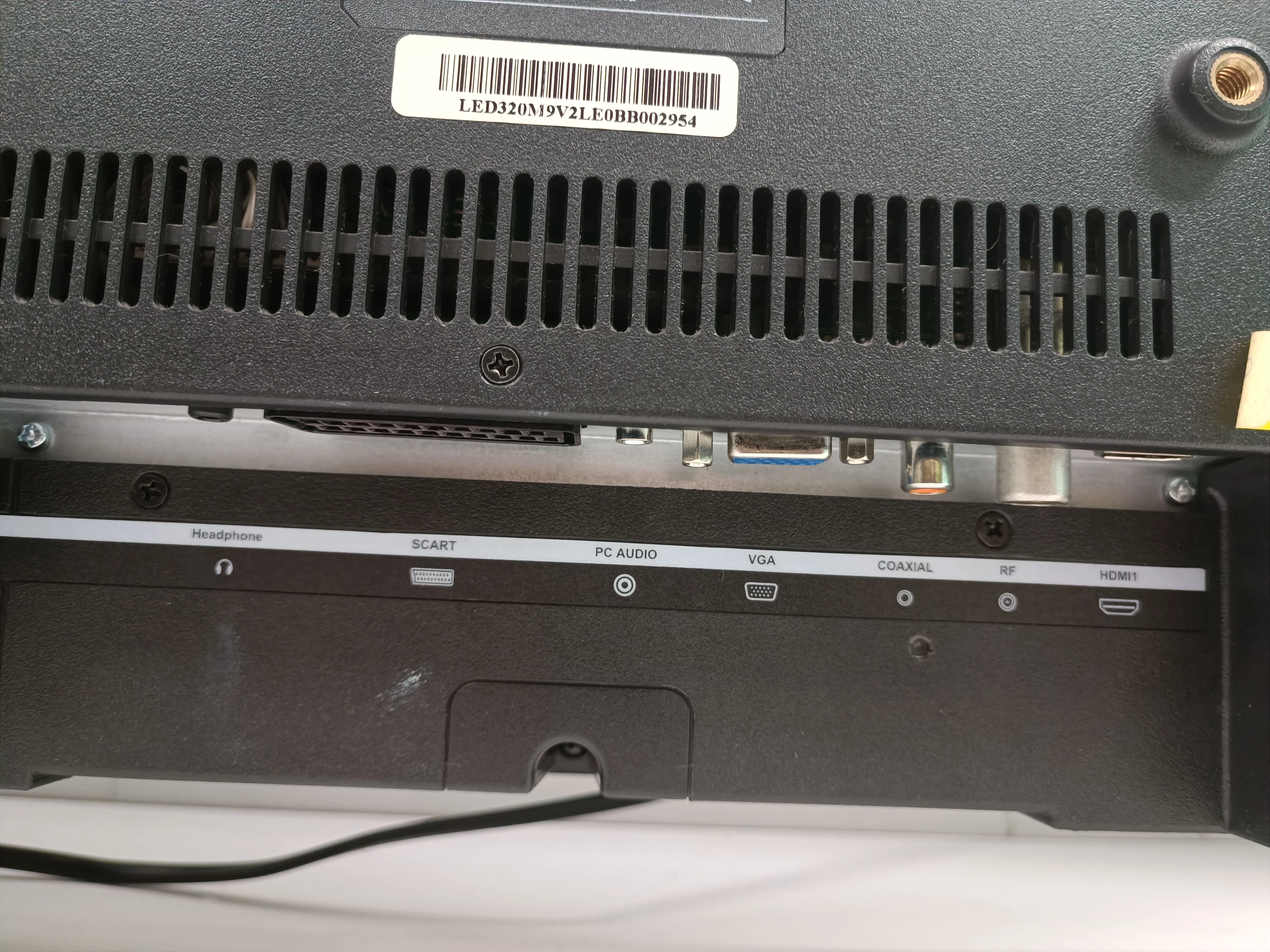 telewizor-manta-32-cale-led320m9-3x-hdmi-usb-klasa-efektywnosci-energetycznej-stara-klasyfikacja-dla-produktow-uzywanych