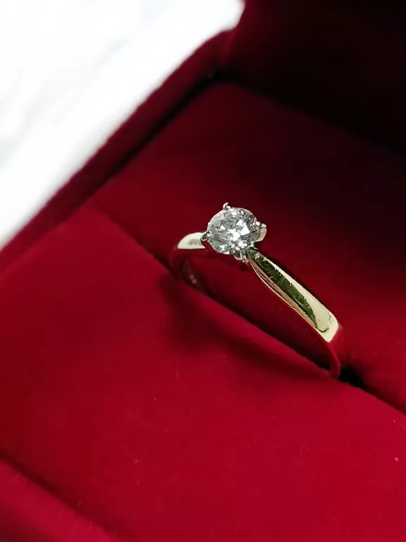 ZŁOTY PIERŚCIONEK Z BRYLANTEM R13 PR750