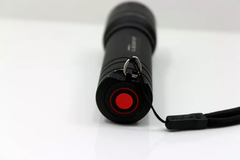 LATARKA LED LENSER T7.2