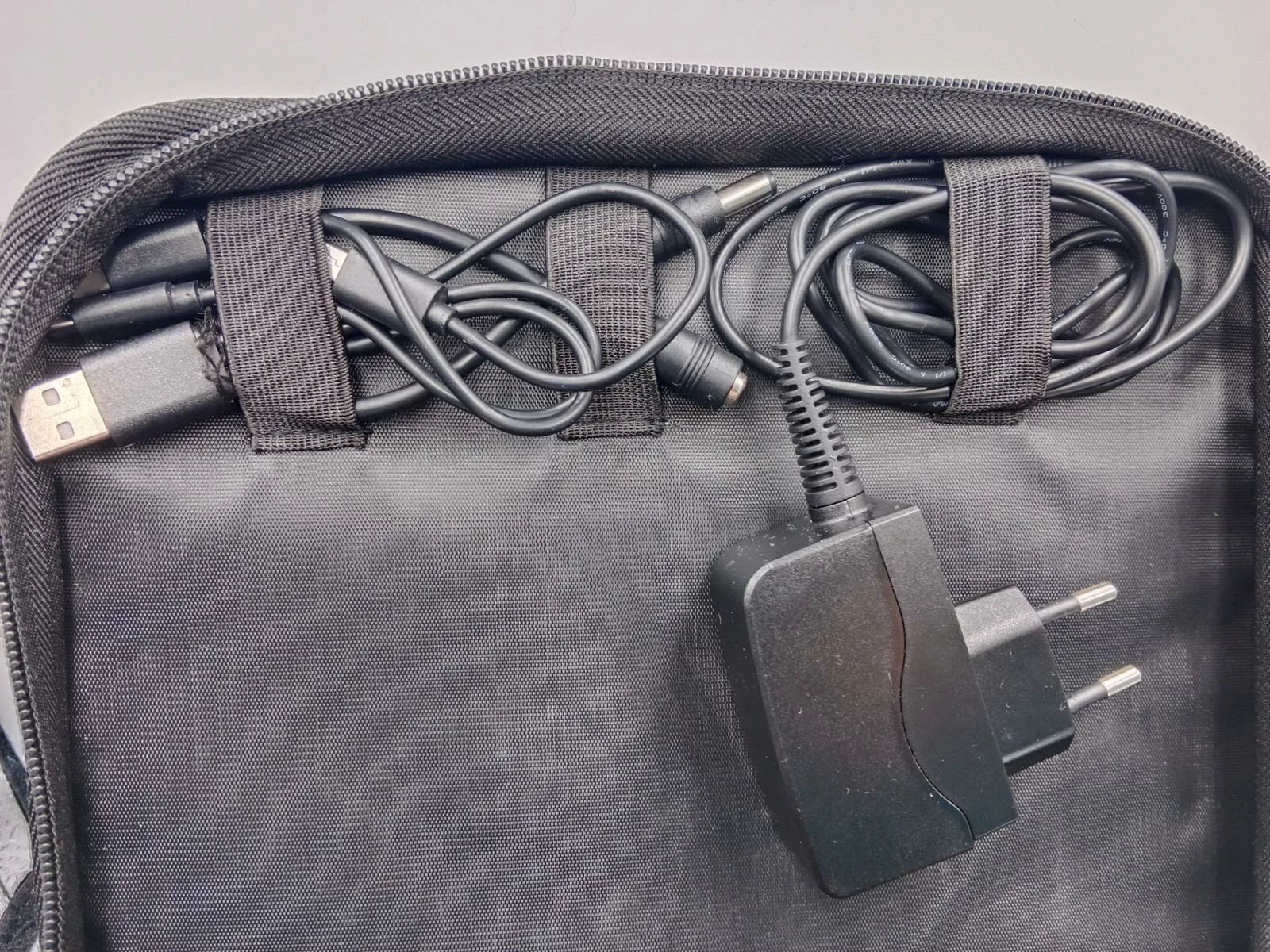 auto-xs-powerbank-z-funkcja-wspomagania-rozruchu-stan-uzywany