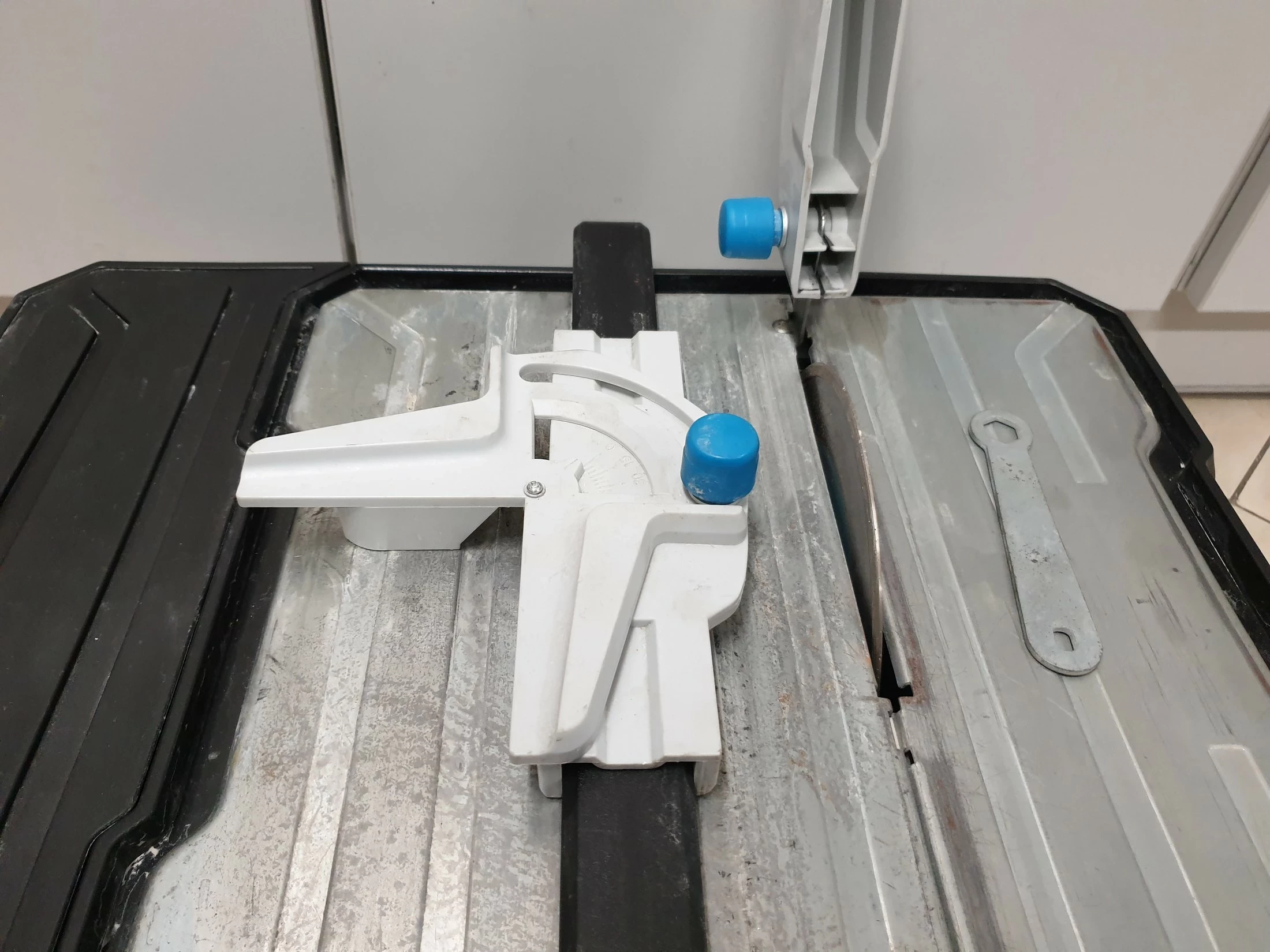 przecinarka-do-glazury-macallister-mtc-650-650w-rodzaj-pila-stolowa