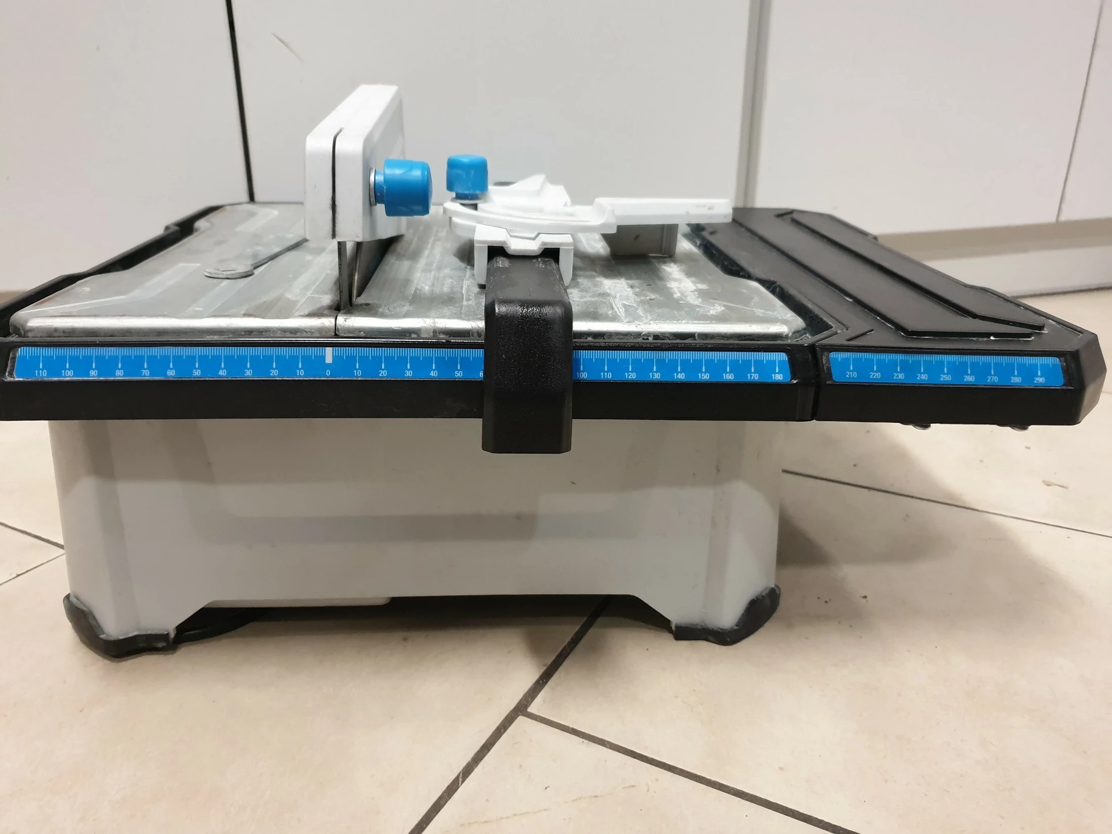 przecinarka-do-glazury-macallister-mtc-650-650w-marka-macallister