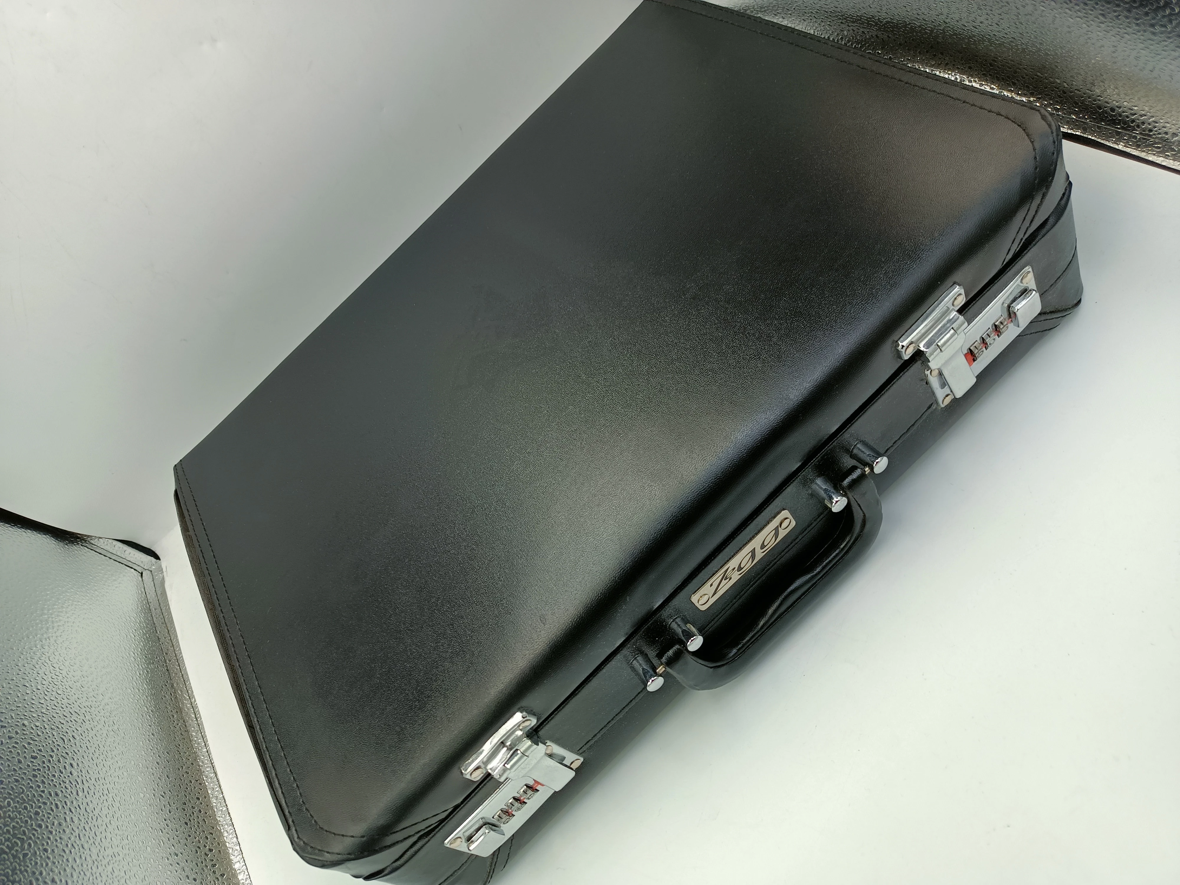 zestaw-sztuccow-zegg-dla-12-osob-w-walizce-72-czes-liczba-elementow-w-zestawie-72