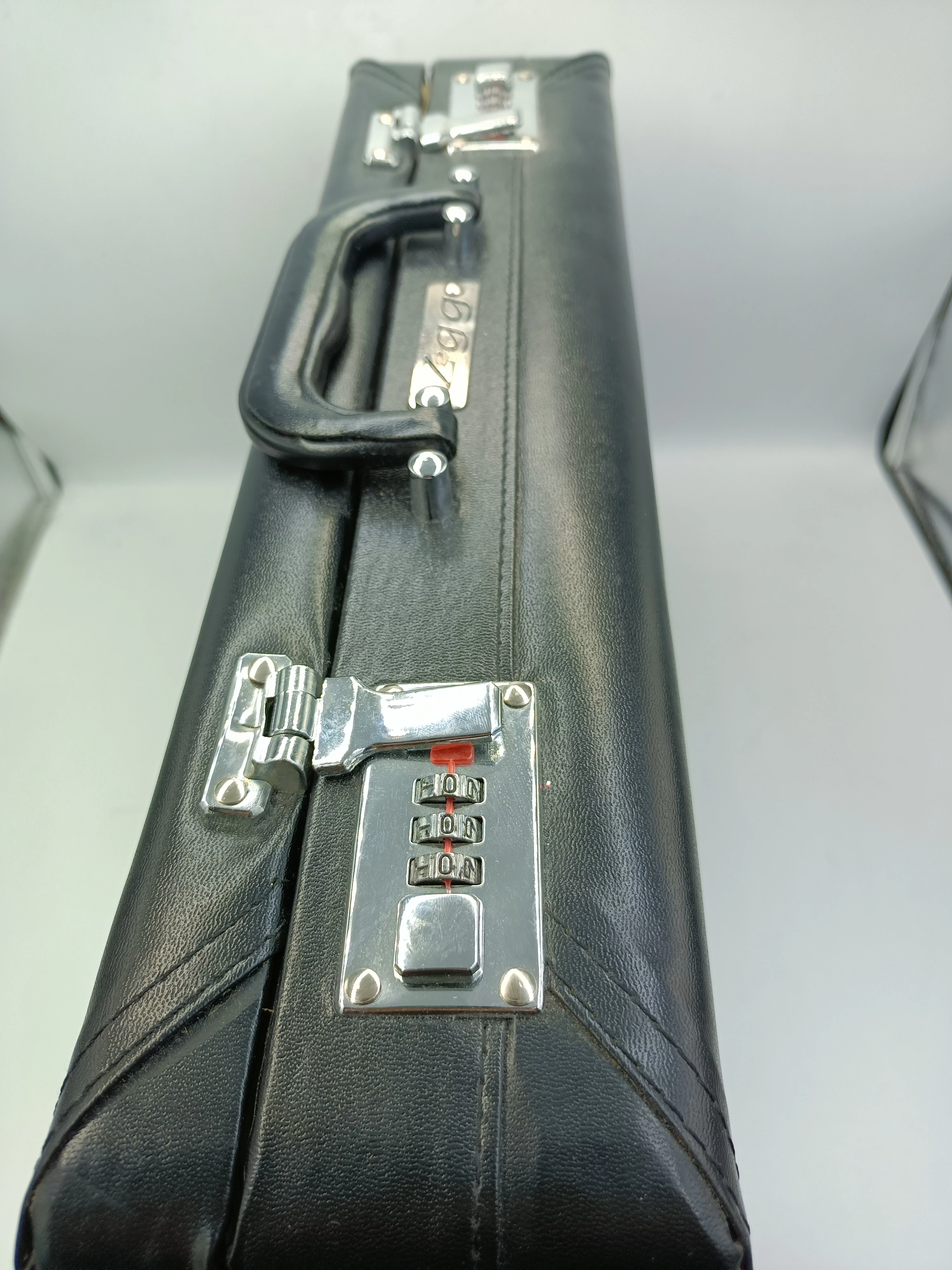 zestaw-sztuccow-zegg-dla-12-osob-w-walizce-72-czes-marka-inna