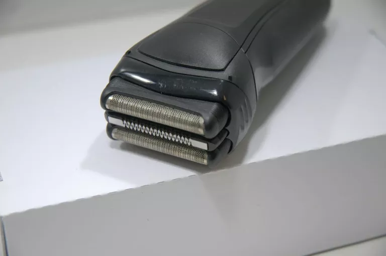GOLARKA BRAUN SERIES 3 SHAVE&STYLE 300BT