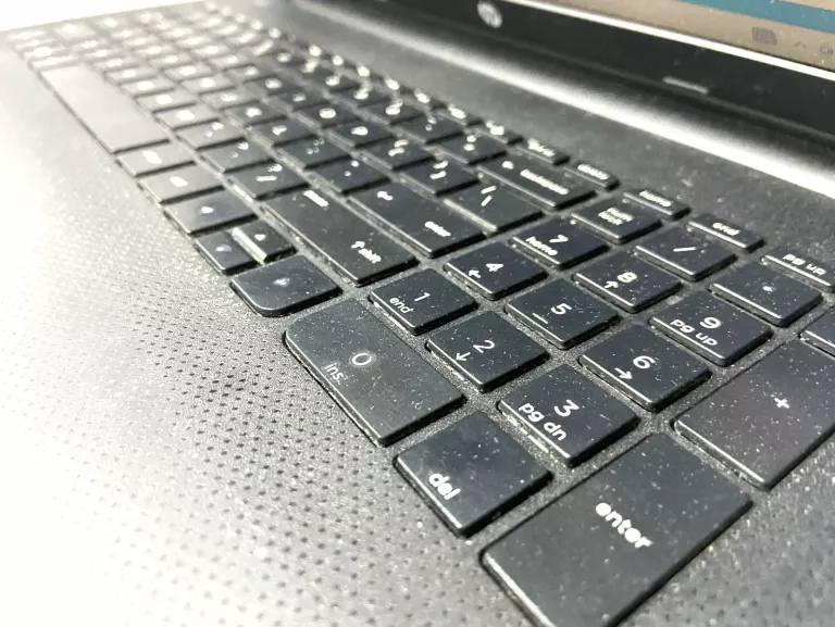 LAPTOP HP I3-5005U 4GB 128 SSD