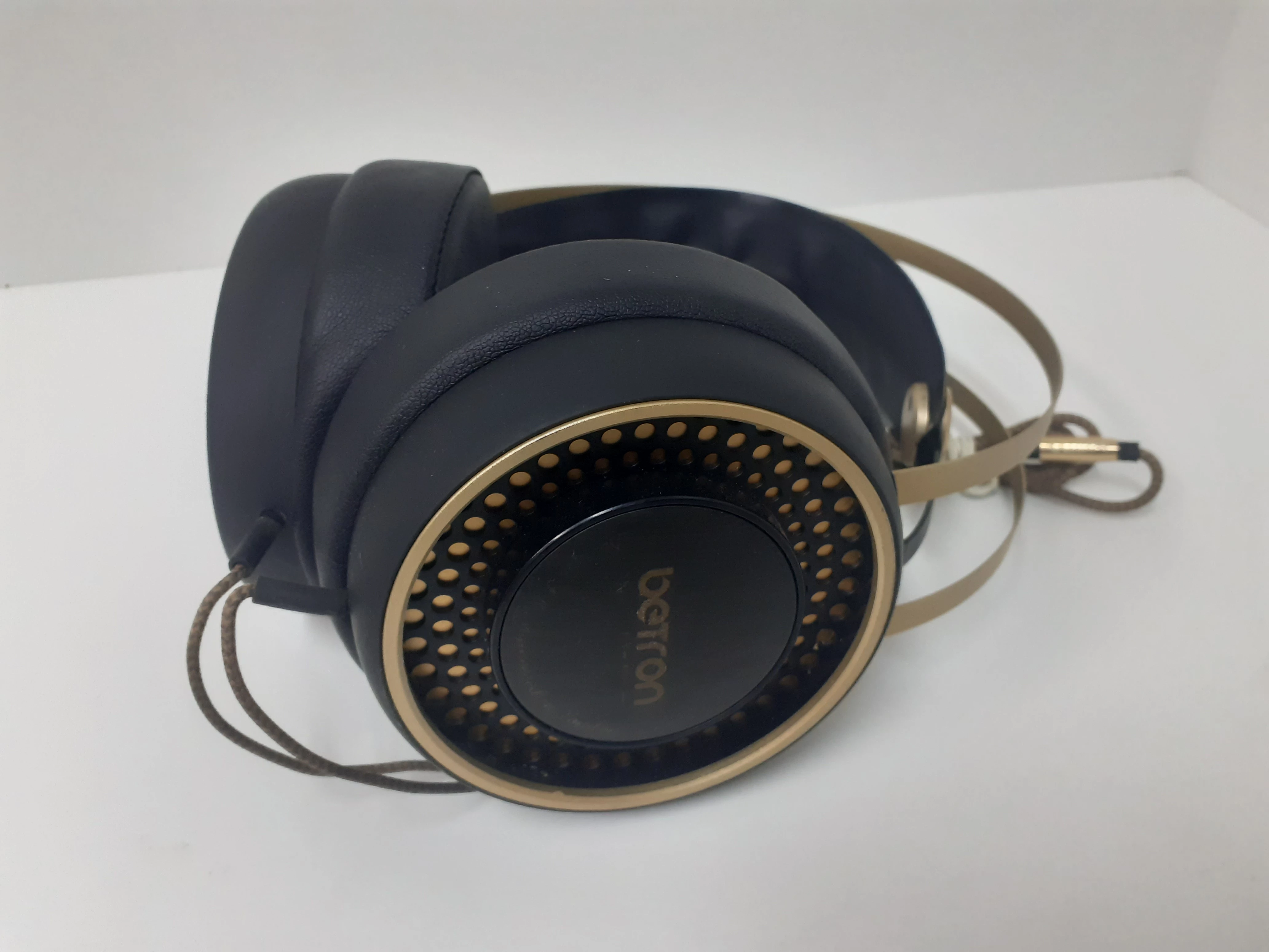 sluchawki-nauszne-betron-retro-kolor-dominujacy-nie-dotyczy