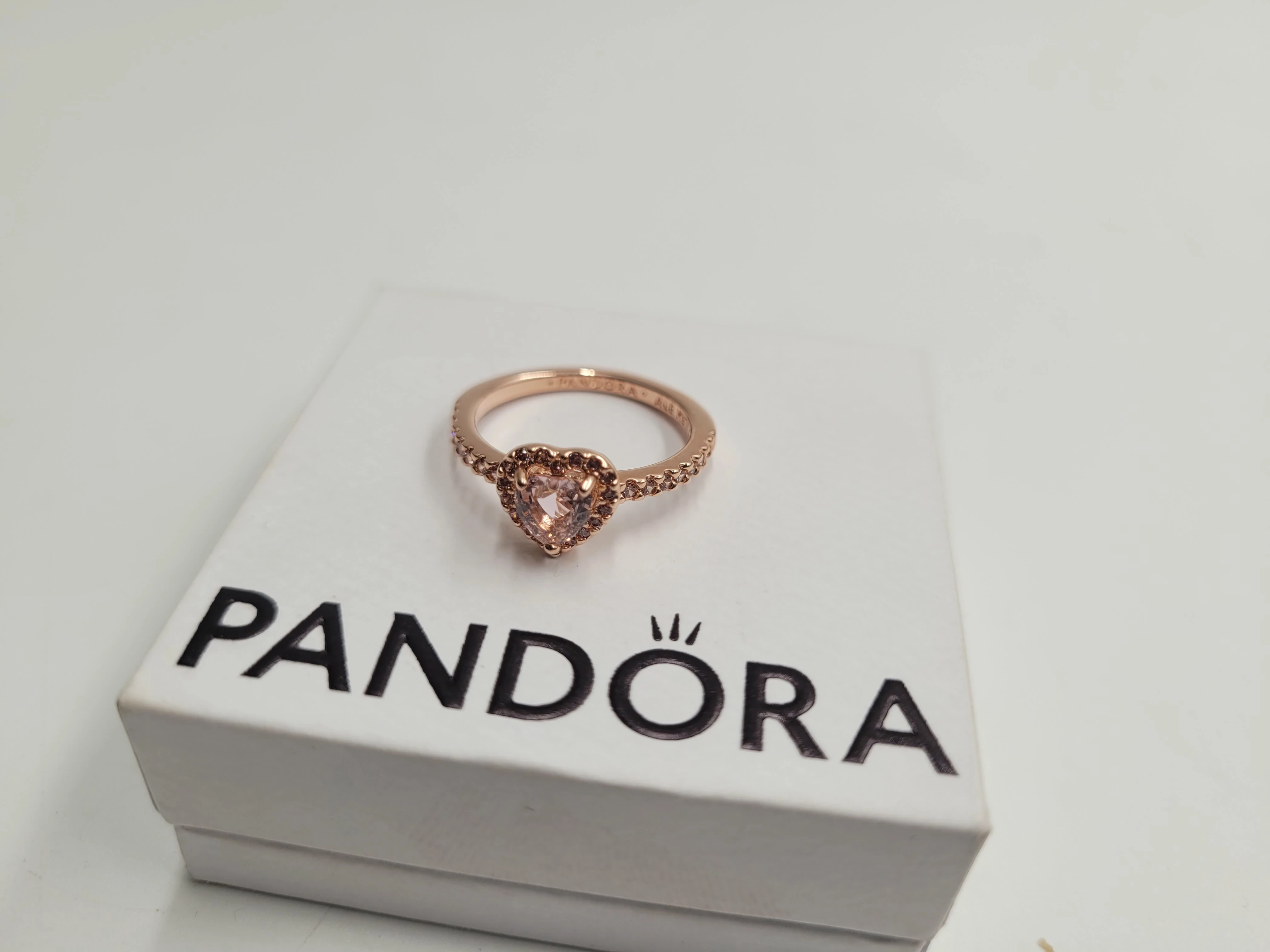 pierscionek-pandora-serce-188421c04-material-metal