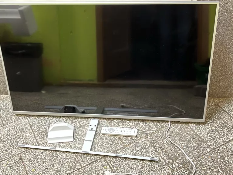 tv-philips-50pus6804-smart-tv-4k-ambilight-opis-stan-uszkodzony