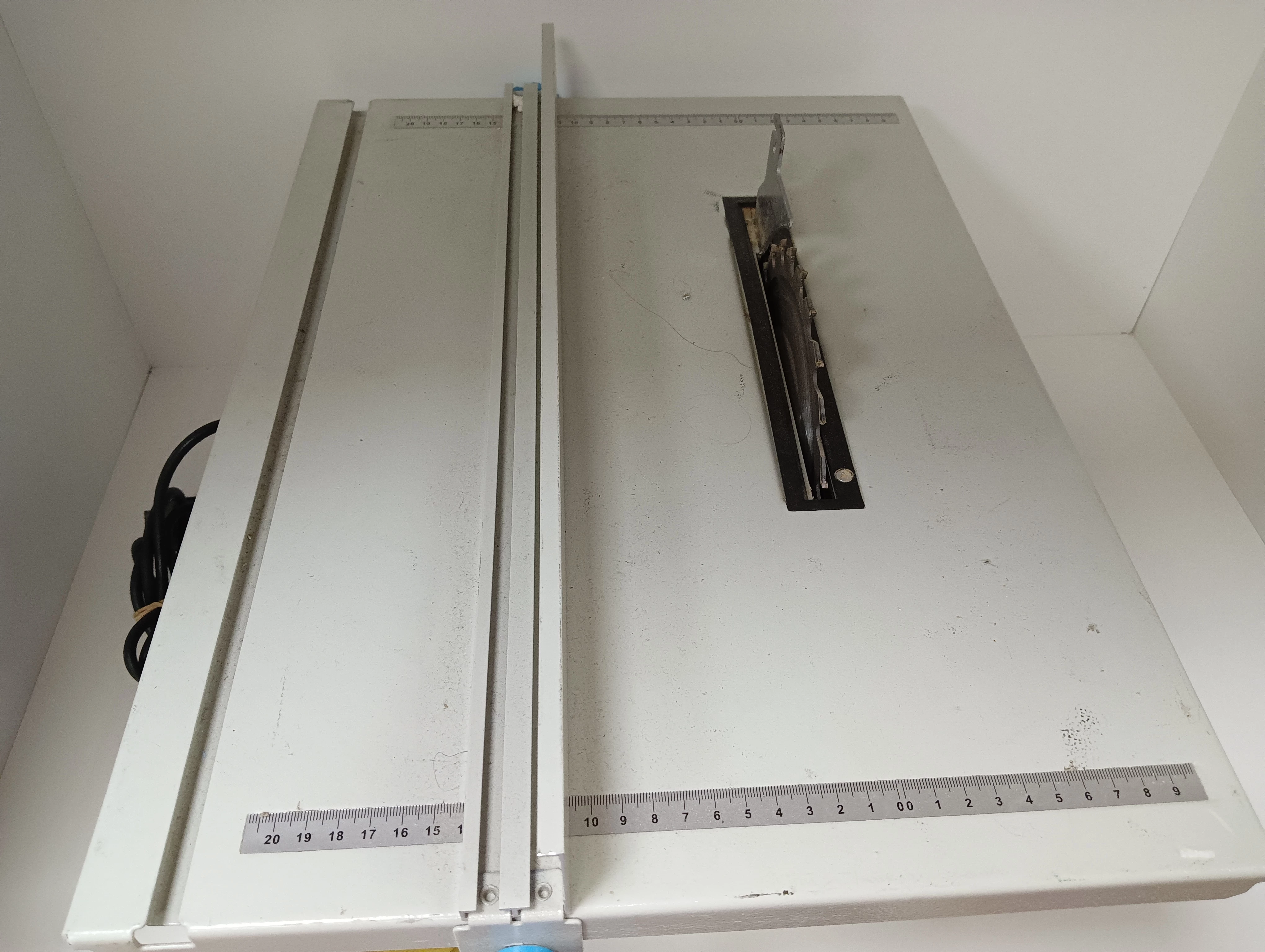 pilarka-stolowa-do-drewna-macallister-800-w-stan-uzywany