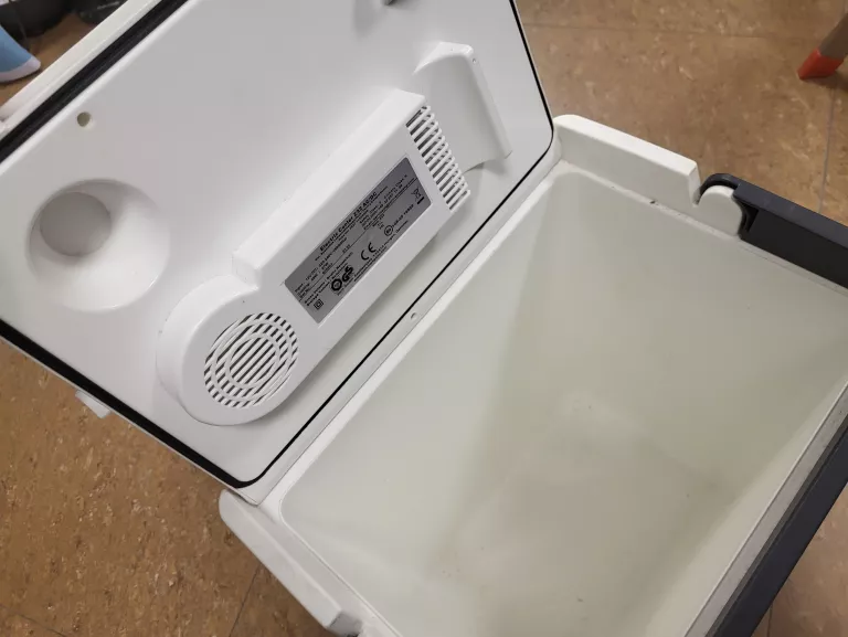 lodowka-turystyczna-elektrik-culer-z32-acdc-zasilanie-akumulatorowe