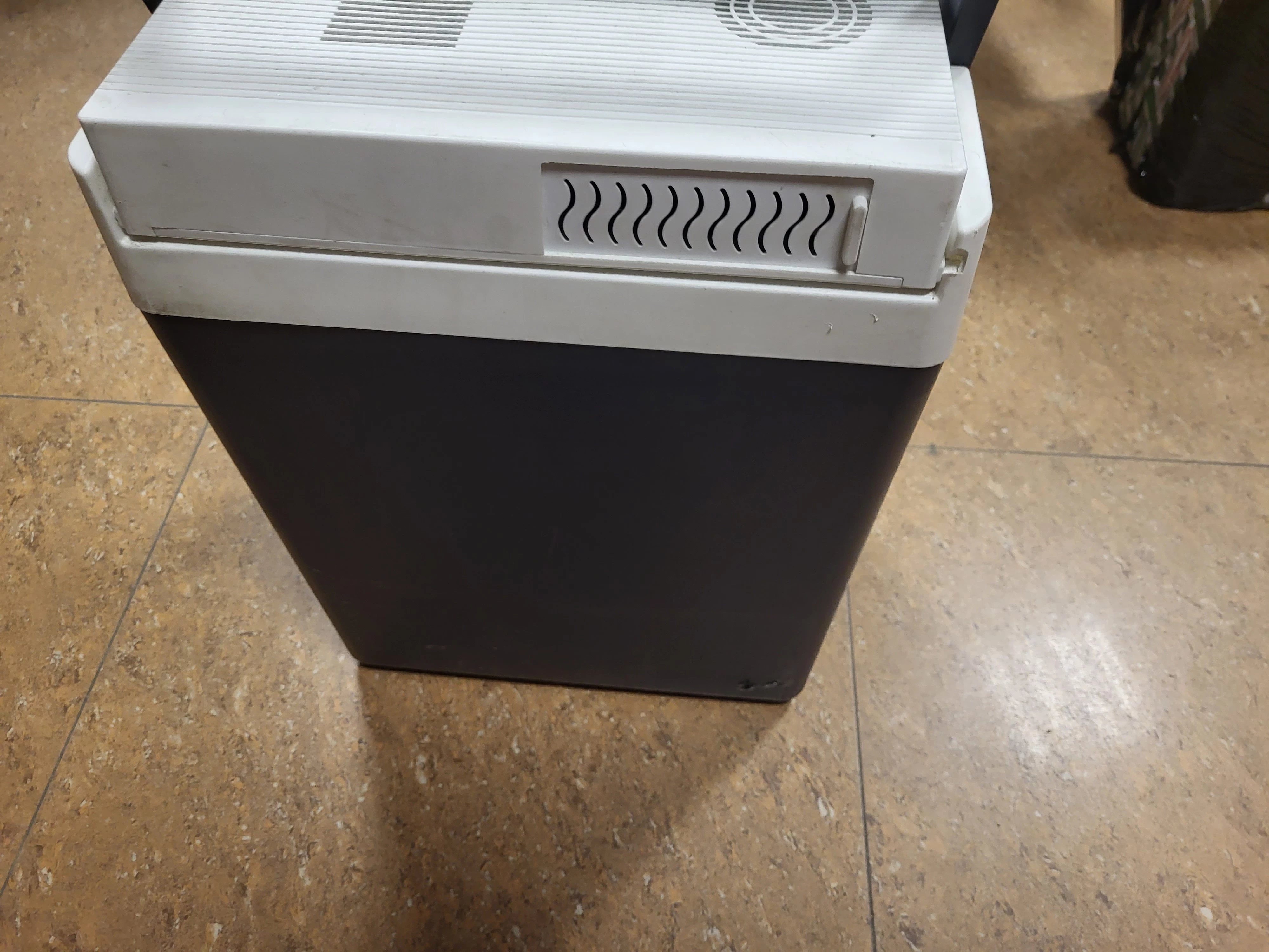 lodowka-turystyczna-elektrik-culer-z32-acdc-kolor-dominujacy-czarny