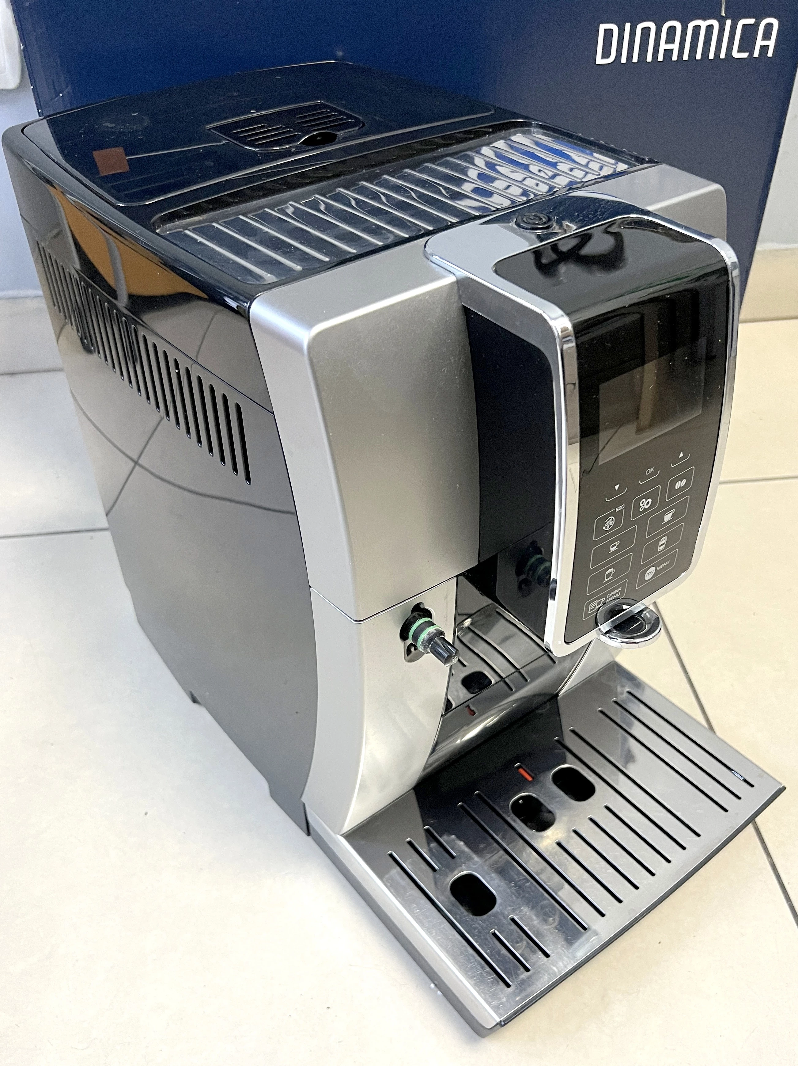 ekspres-cisnieniowy-delonghi-35055sb-1450-w-kolor-dominujacy-srebrnyszary