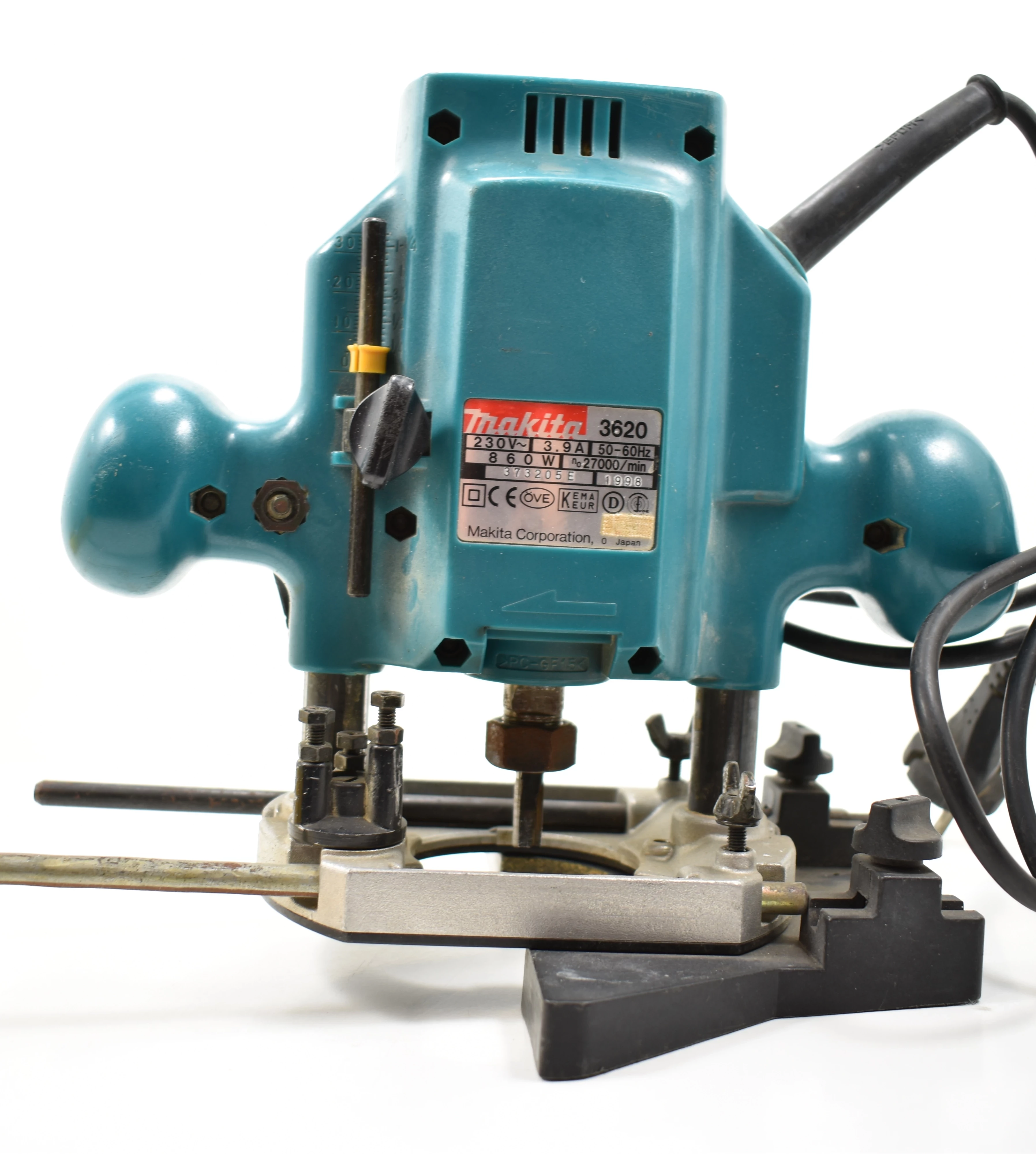 frezarka-gornowrzecionowa-makita-3620-rodzaj-frezarki-gornowrzecionowa