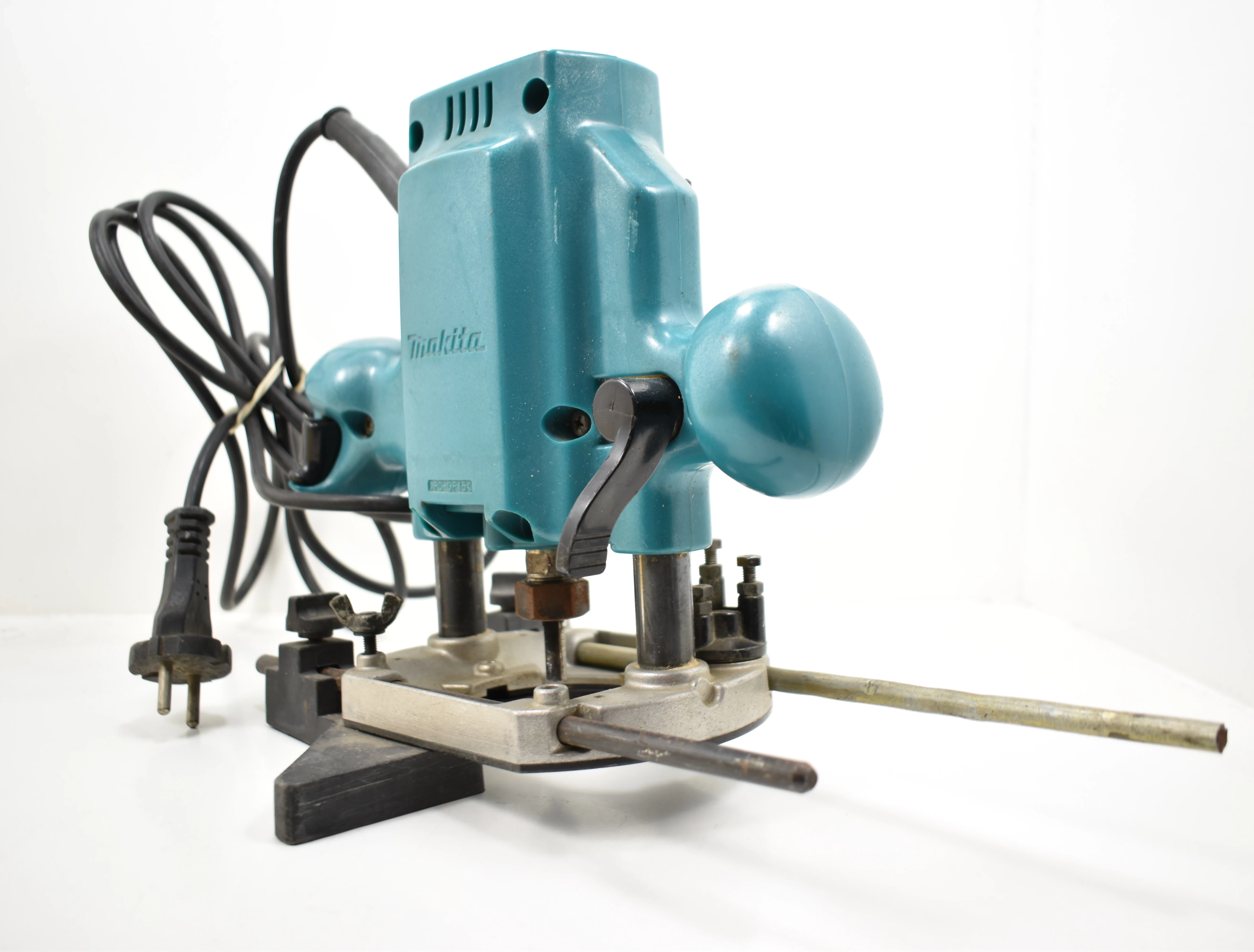 frezarka-gornowrzecionowa-makita-3620-zasilanie-reczne