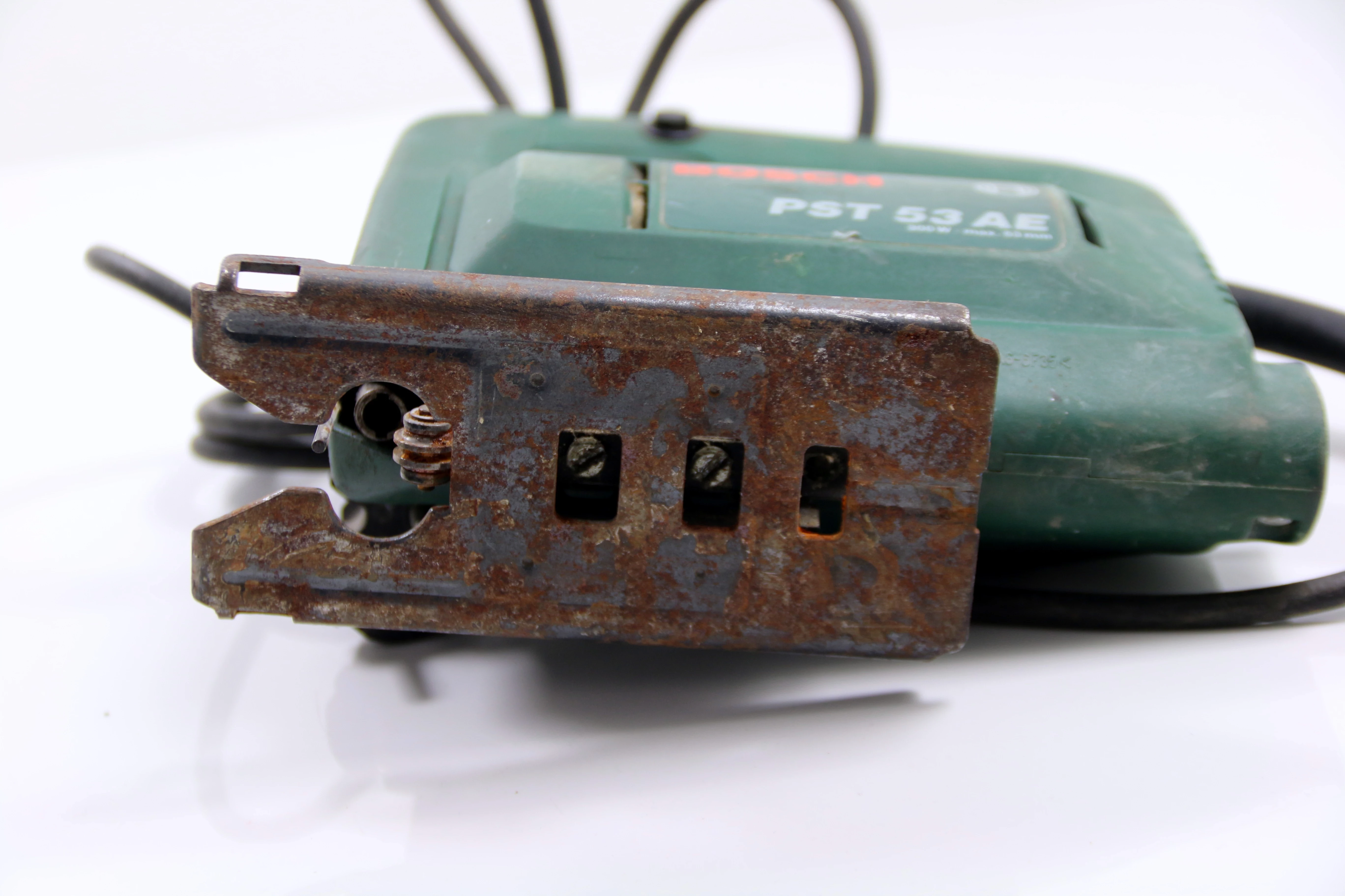 wyrzynarka-bosch-pst-53-ae-mocowanie-brzeszczotu-chwyt-typu-t