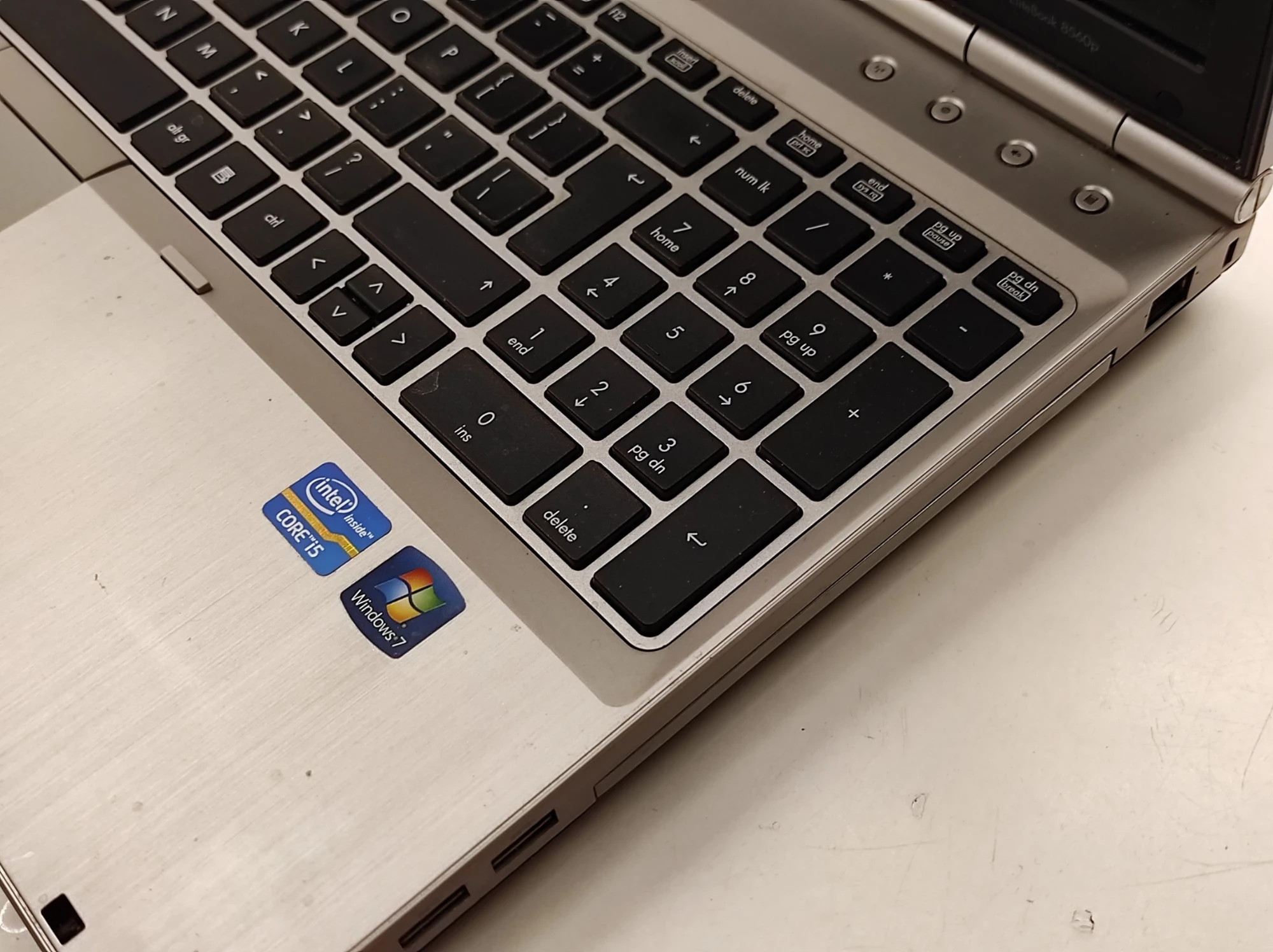 laptop-hp-elitebook-8560p-core-i5-2540-4gb-ssd128-przekatna-ekranu-15