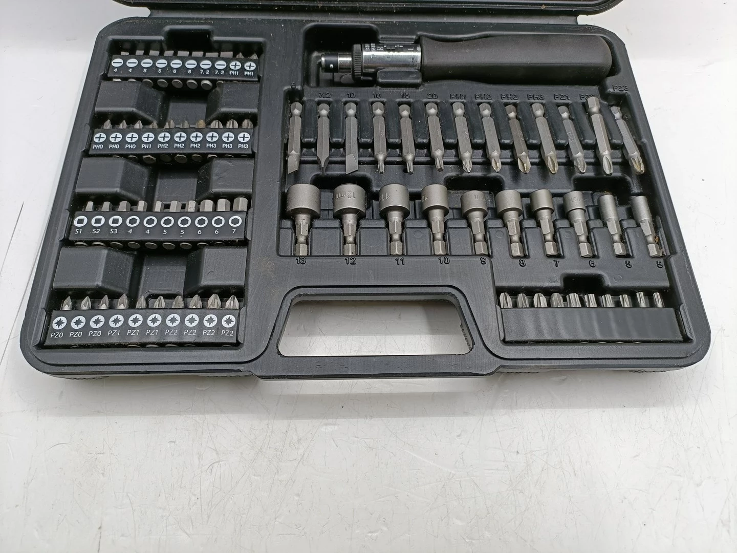 zestaw-kluczy-no-name-walizka-liczba-elementow-w-zestawie-108