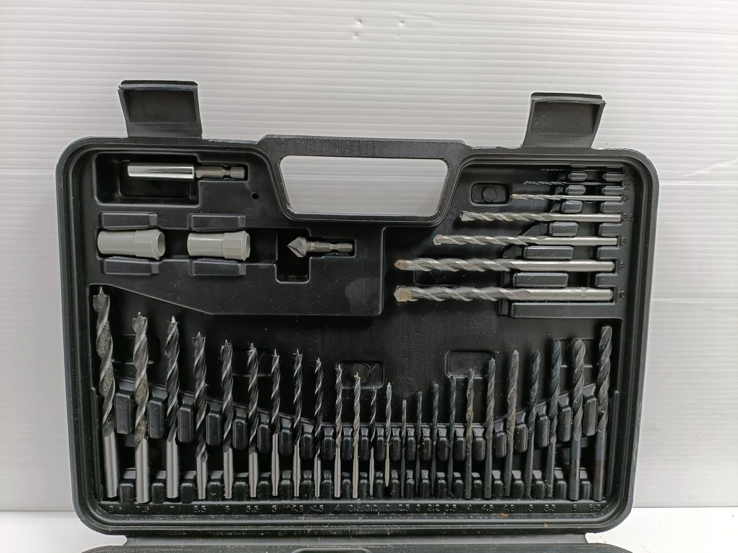 zestaw-kluczy-no-name-walizka-stan-11323-2