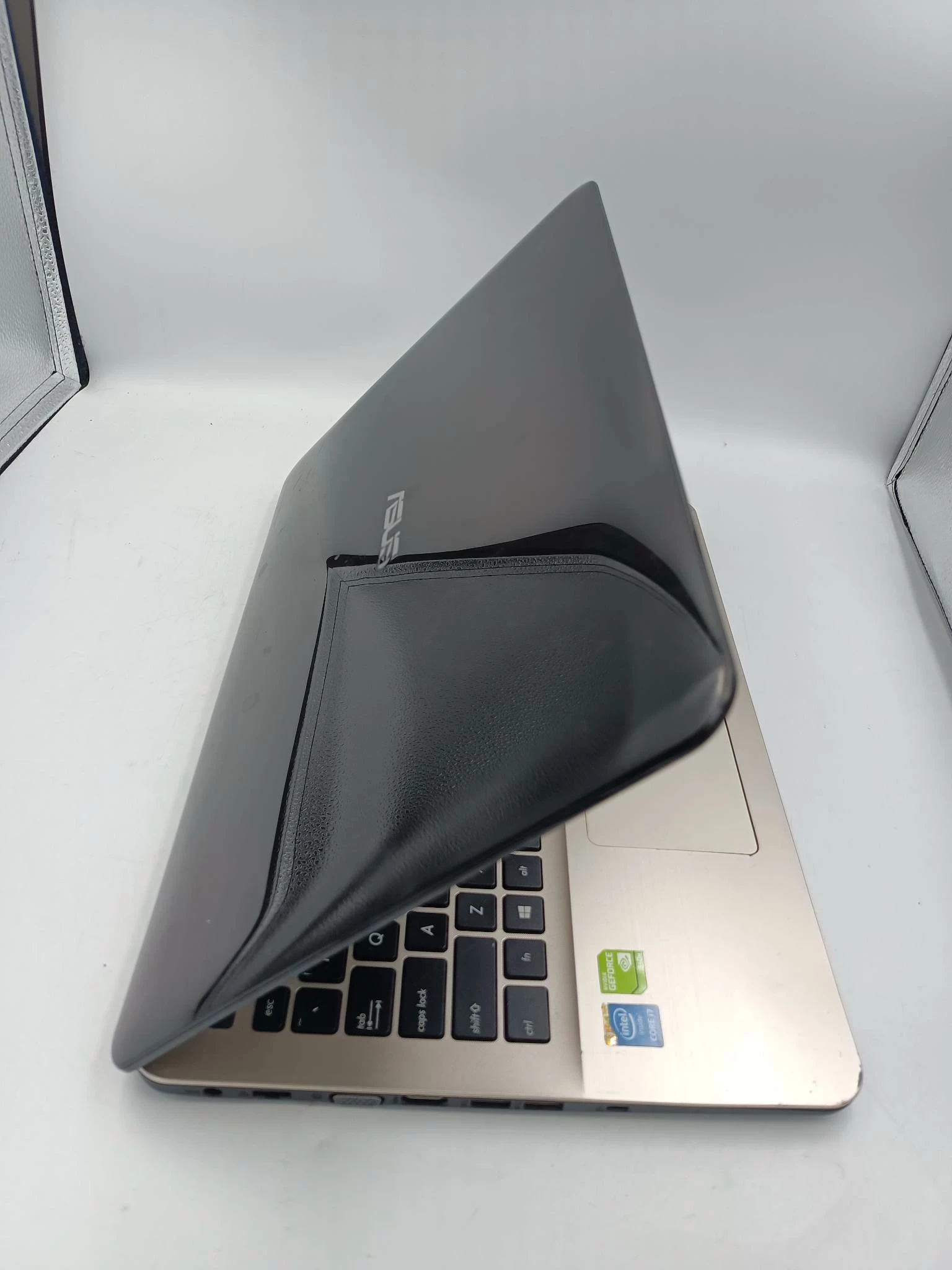 laptop-asus-f555l-stan-uzywany