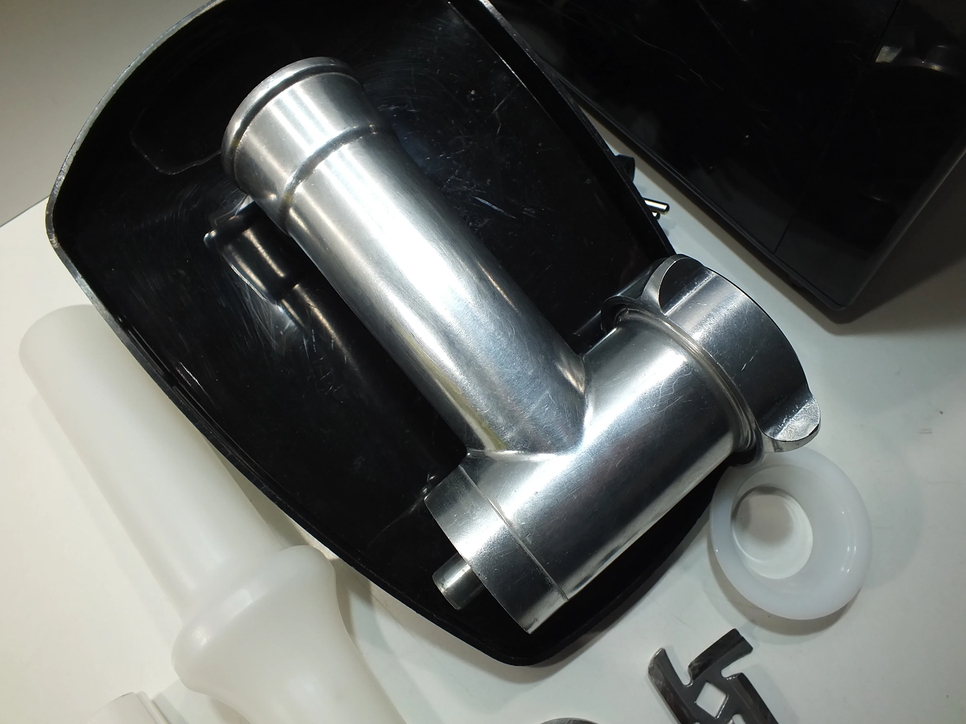 maszynka-do-mielenia-miesa-switch-on-mga0202-600w-moc-800