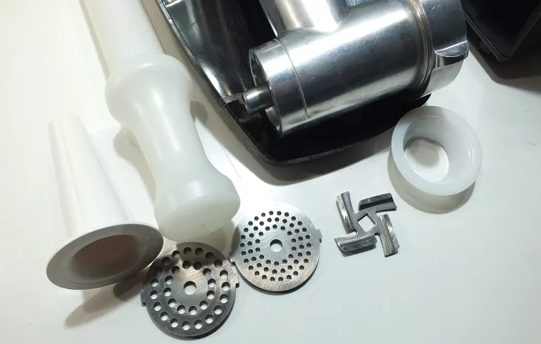 maszynka-do-mielenia-miesa-switch-on-mga0202-600w-kolor-dominujacy-czarny