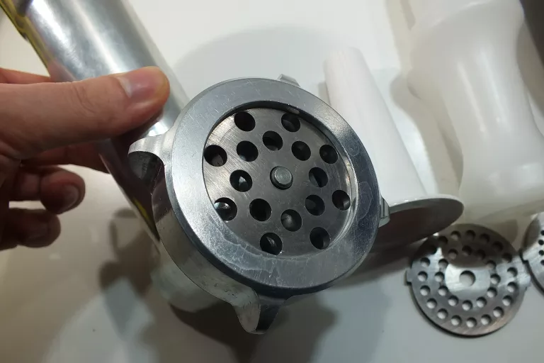 maszynka-do-mielenia-miesa-switch-on-mga0202-600w-marka-switch-on