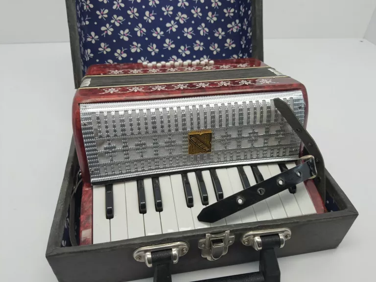 akordeon-razno-manbiw-16-basow-stan-uzywany