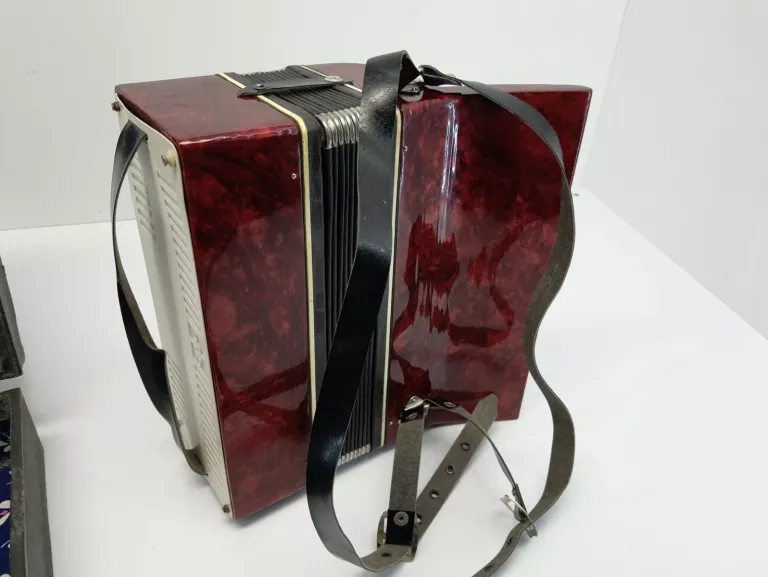 akordeon-razno-manbiw-16-basow-stan-uzywany