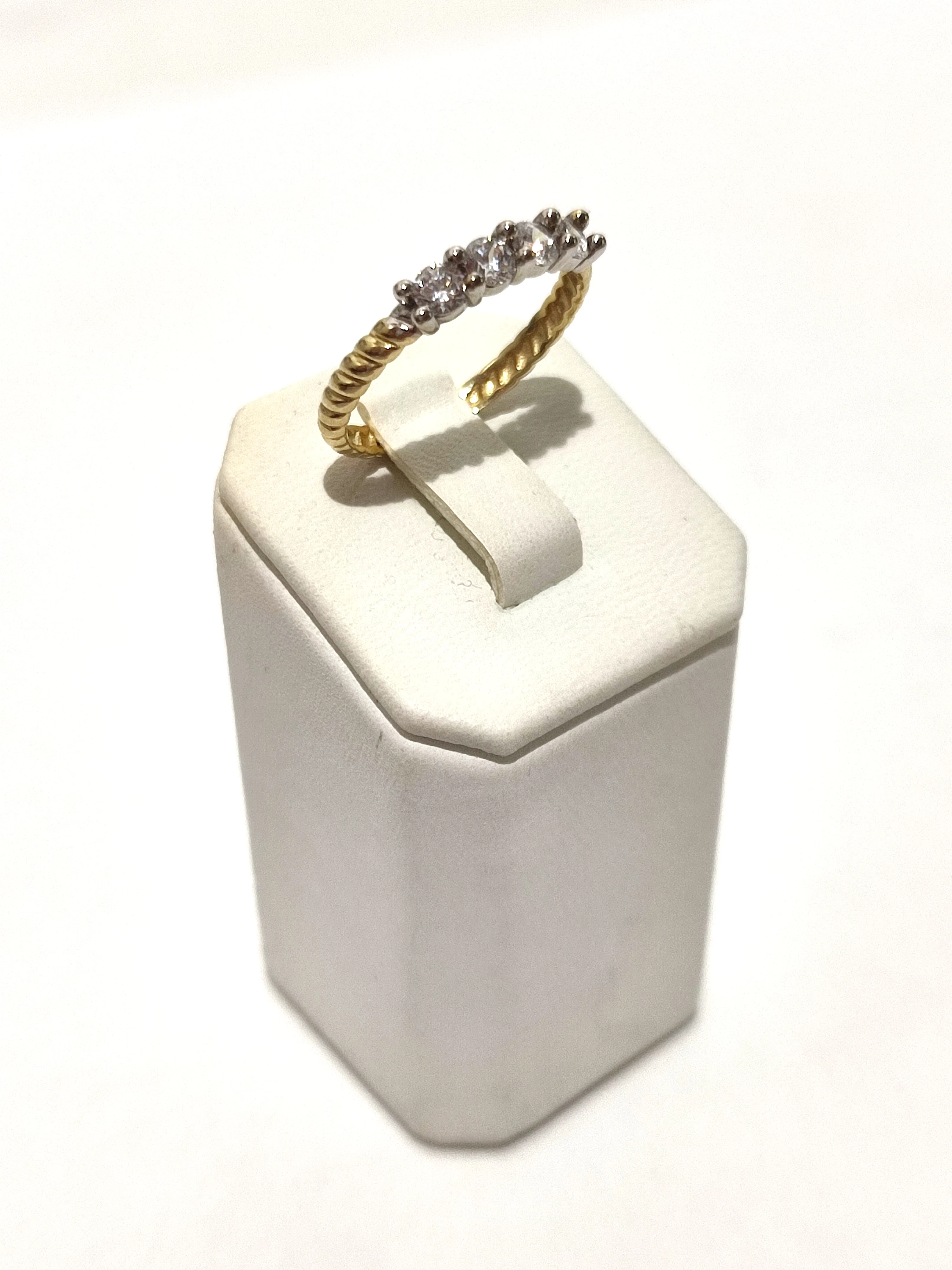 piekny-pleciony-pierscionek-z-czterema-cyrkoniami-p585-w152-r11-material-15835-2