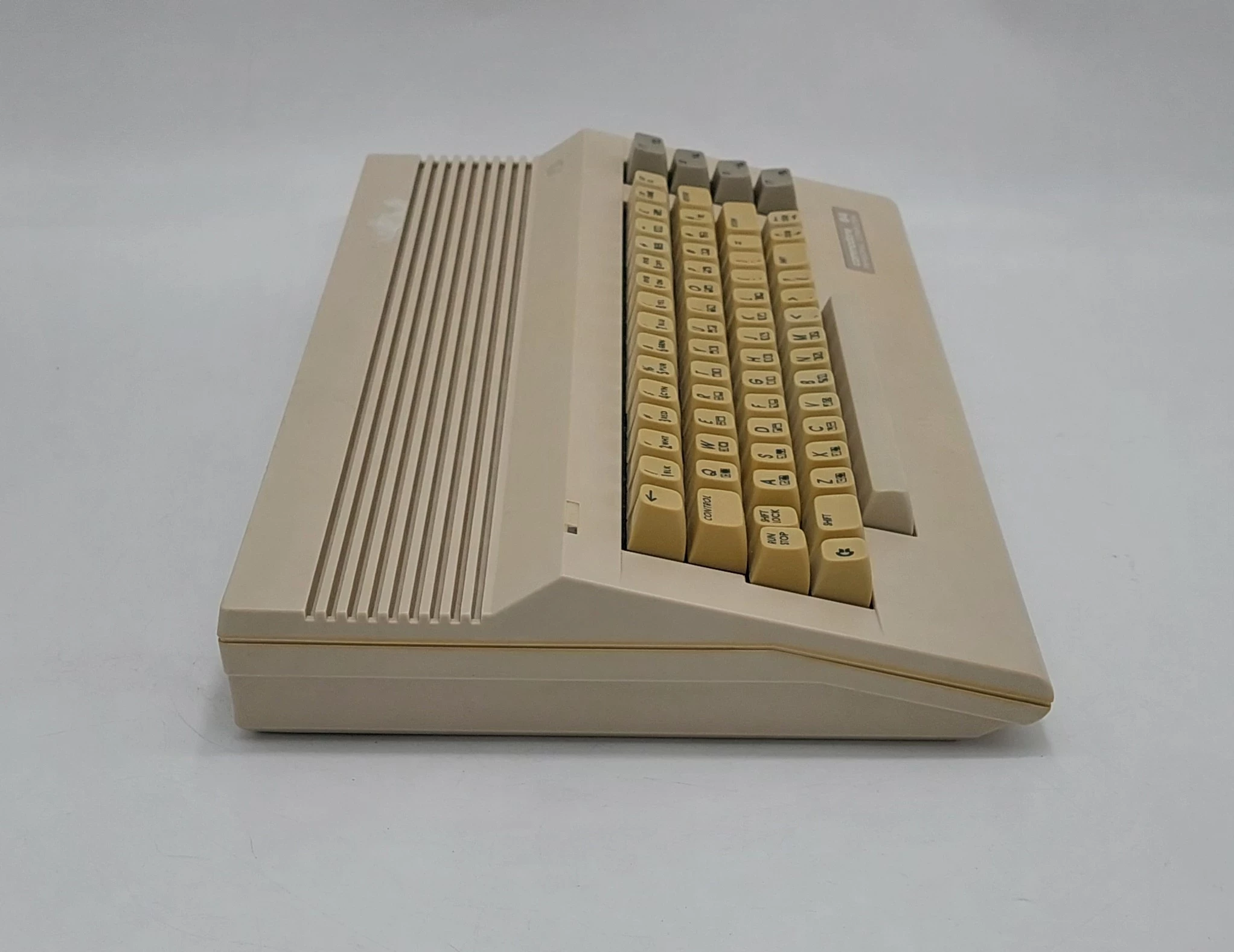 komputer-commodore-c64-dodatki-retro-wladyslawa-iv-40-koszalin