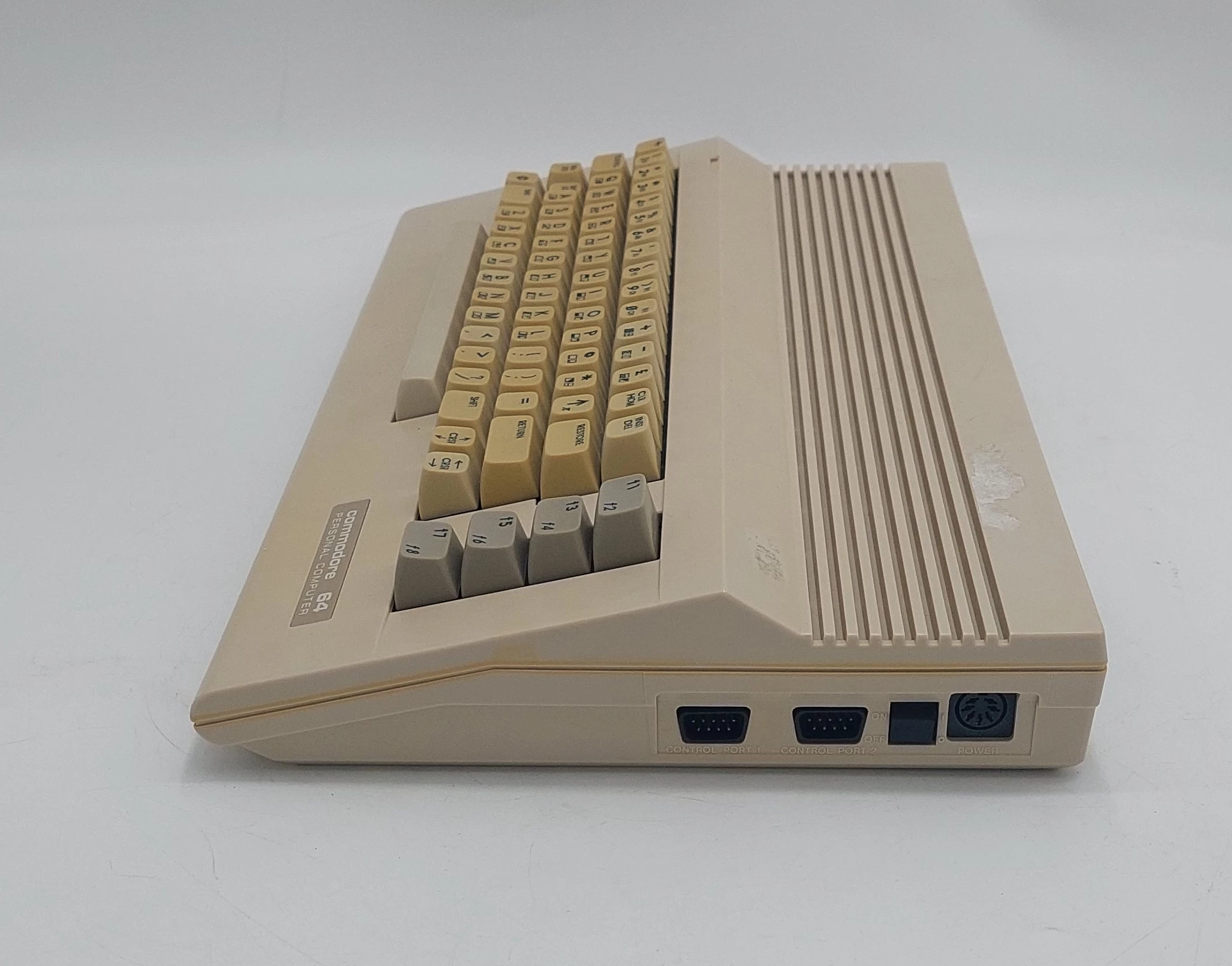 komputer-commodore-c64-dodatki-retro-ean-gtin-265121406336