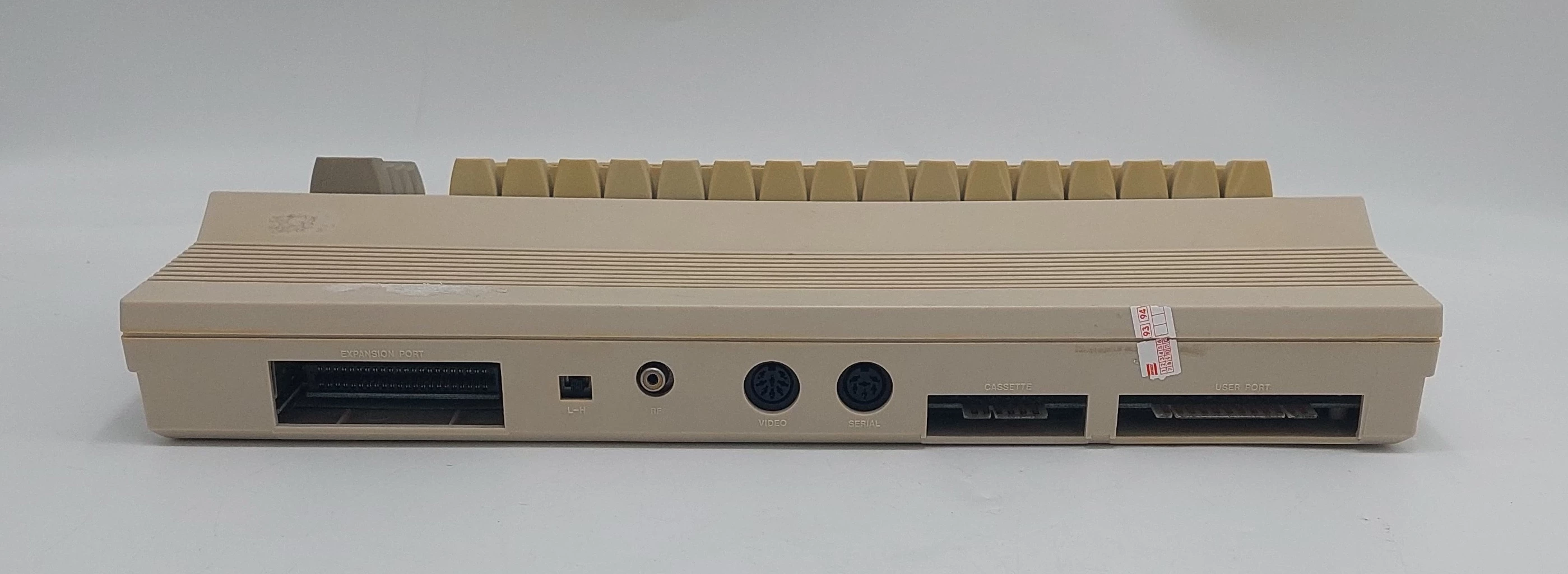 komputer-commodore-c64-dodatki-retro-marka-commodore