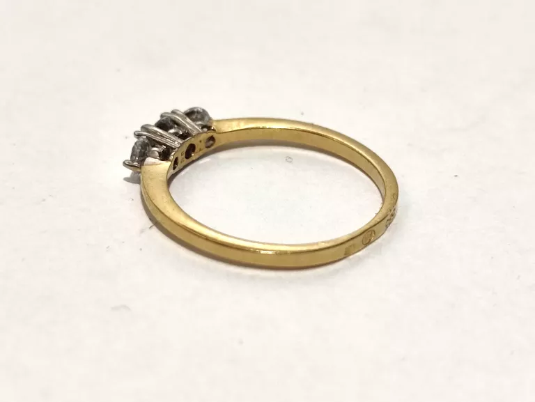 sliczny-pierscionek-z-trzema-cyrkoniami-p585-w172-r12-waga-173