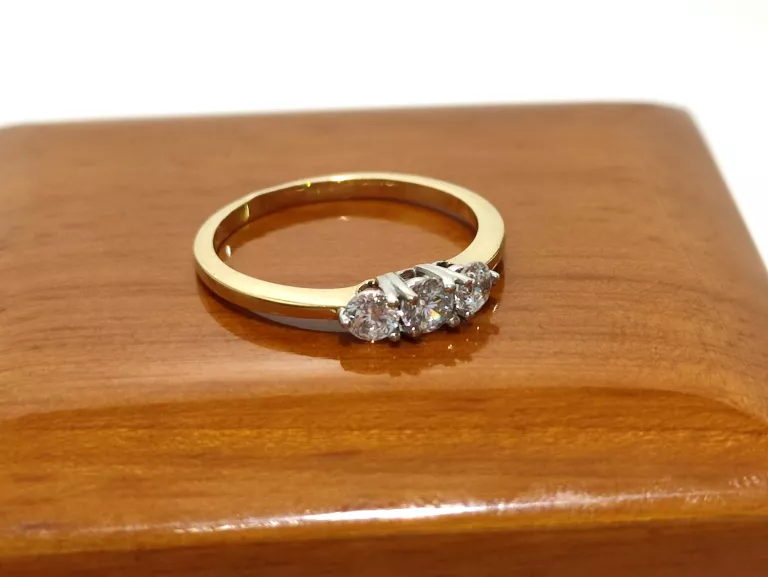 sliczny-pierscionek-z-trzema-cyrkoniami-p585-w172-r12-rozmiarsrednica-wew-mm-372-13