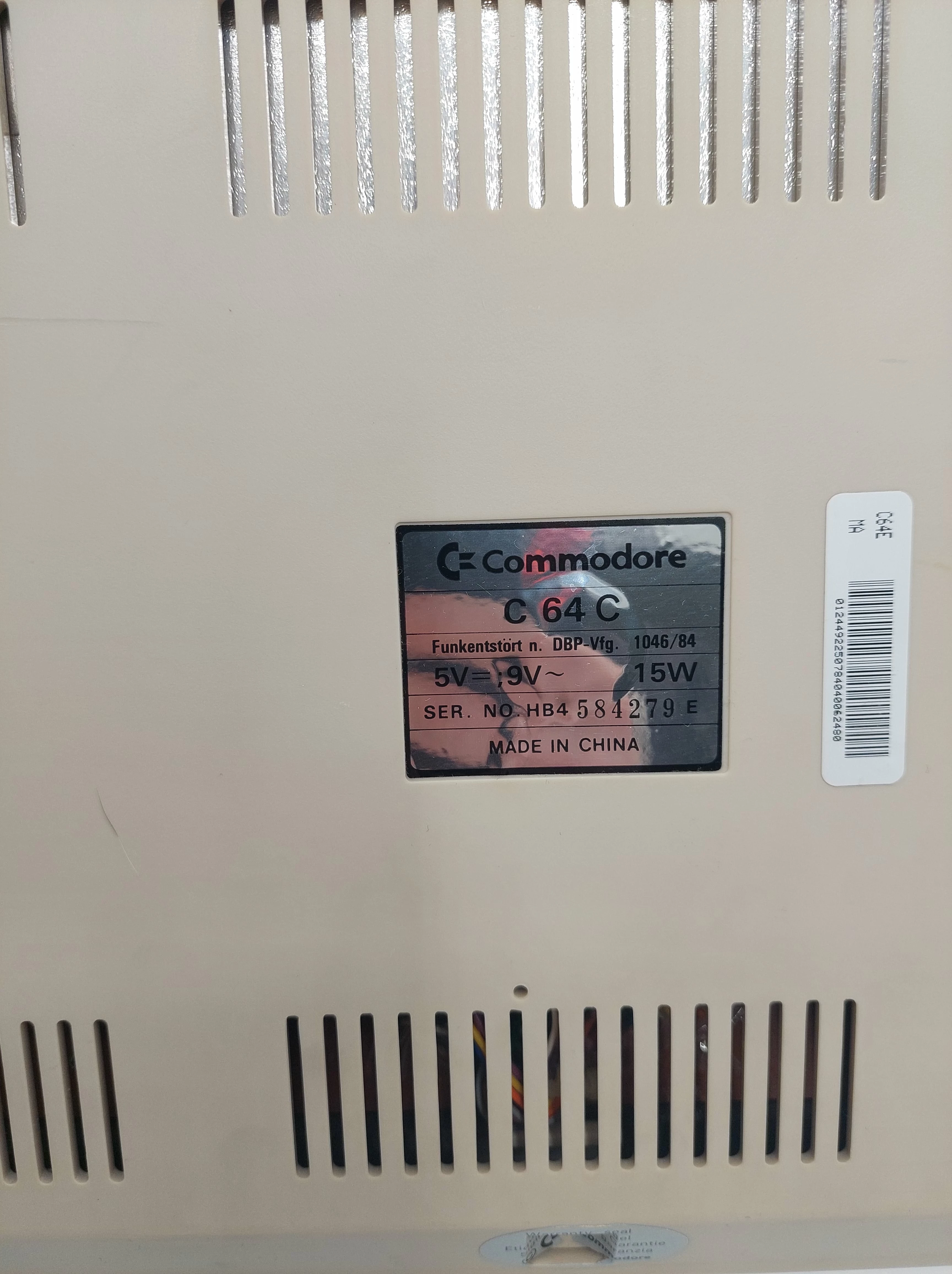 komputer-commodore-c64-dodatki-retro-model-c64