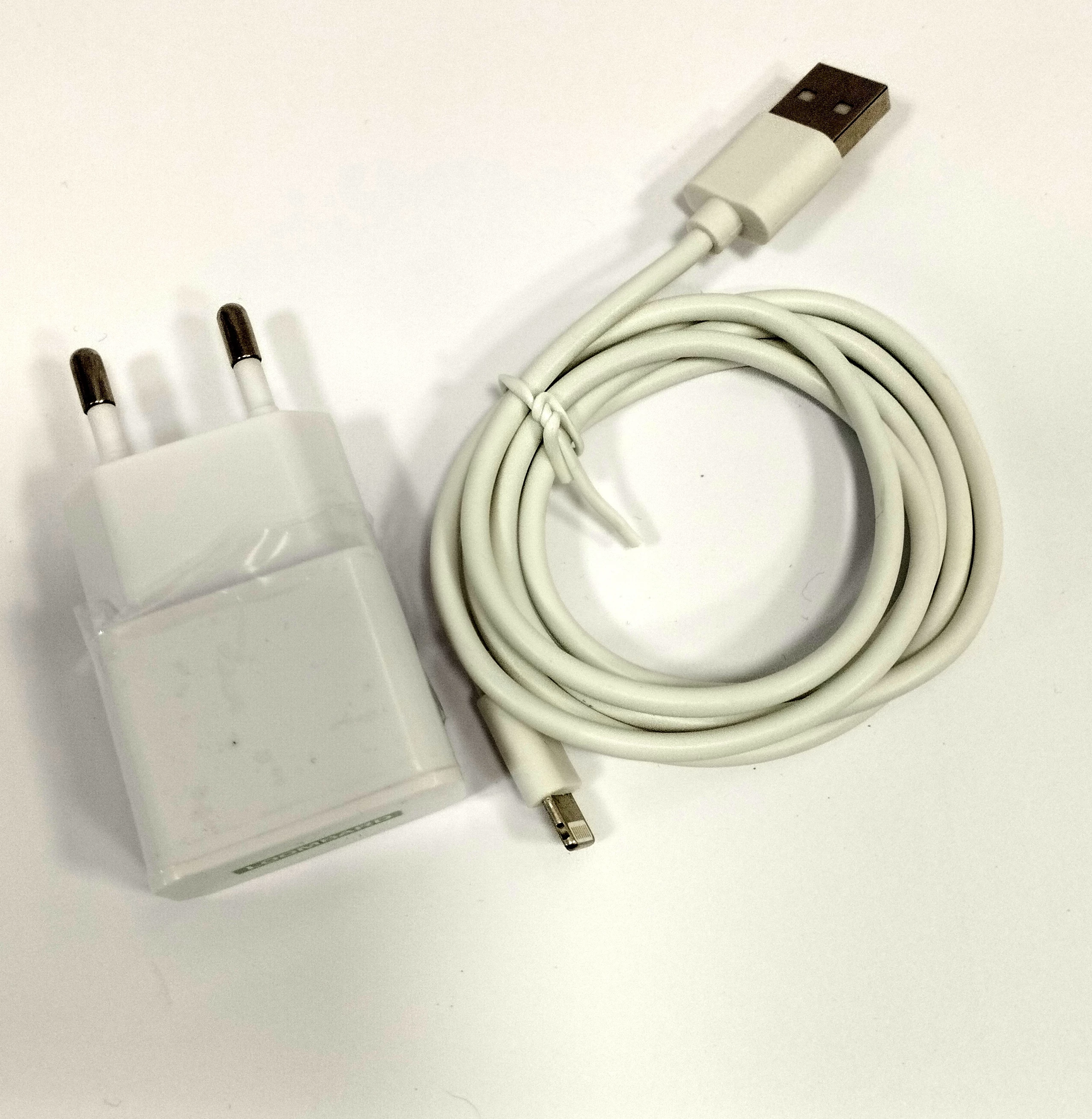 ladowarka-lightning-iphone-2a-loombard-kod-producenta-loombard