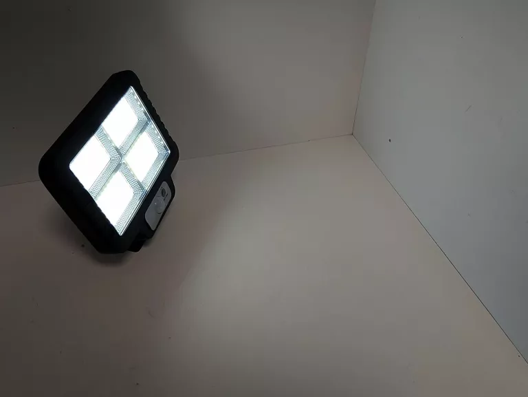 REFLEKTOR MULTIFUNCTIONAL SOLAR ENERGY LAMP T09