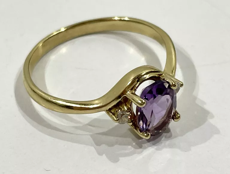 zloty-pierscionek-fioletowe-cyrkonie-302-585-r19-cechy-brak