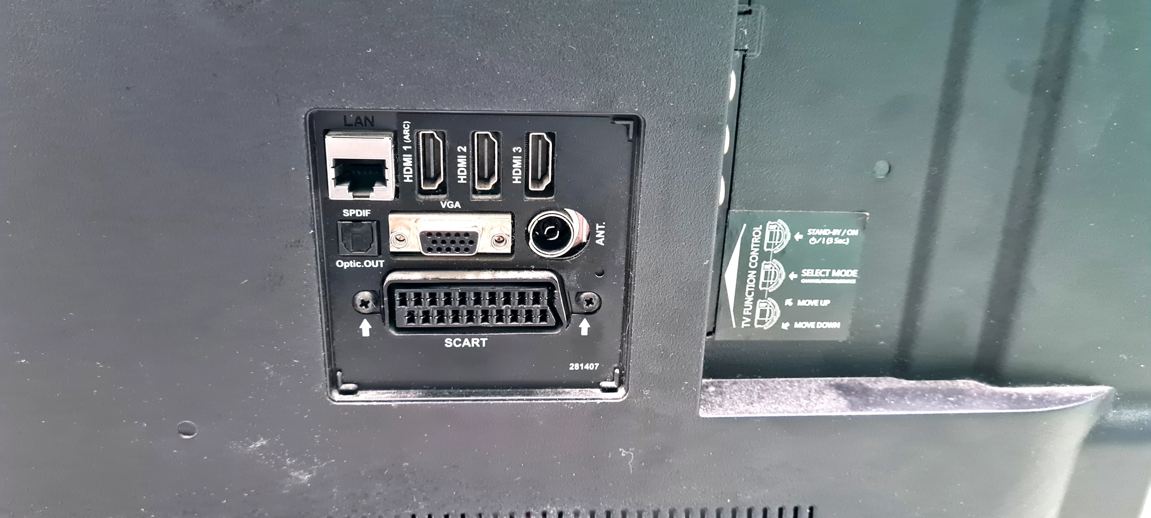 telewizor-32-hitachi-32hb1t65-pilot-przekatna-ekranu-cale-32