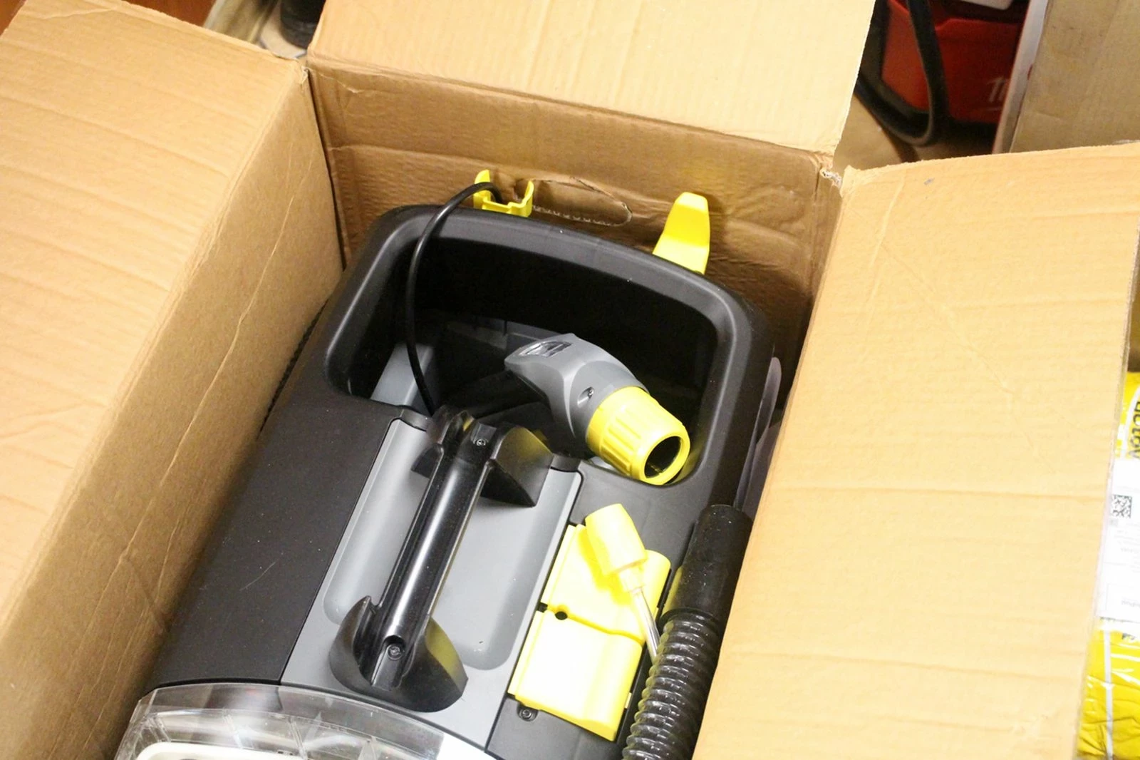 ideal-odkurzacz-pioracy-karcher-puzzi-101-zestaw-pojemnosc-zbiornika-na-brudna-wode-9