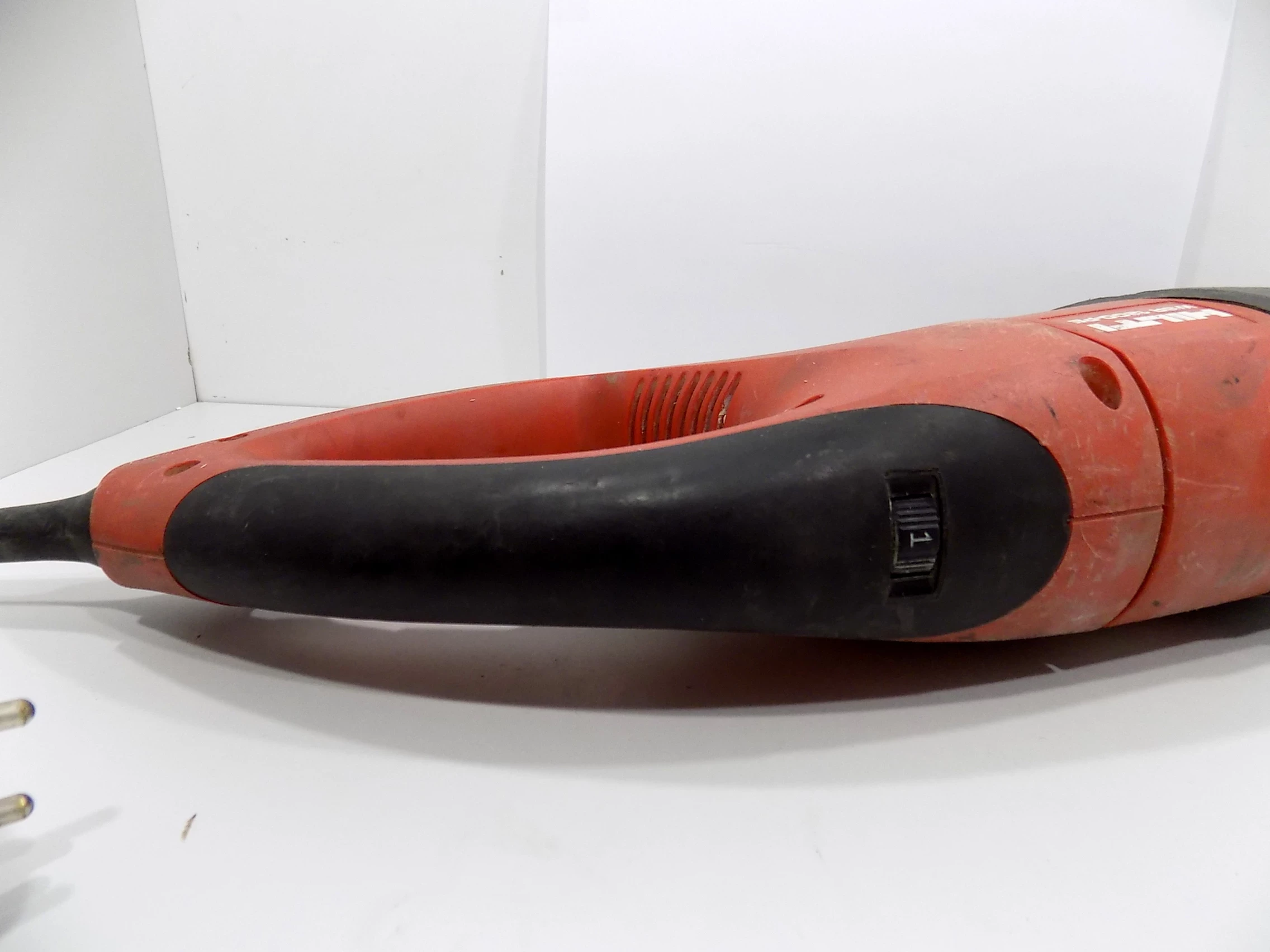 pila-szablista-hilti-wsr-1200-pe-zestaw-lisi-ogon-marka-hilti