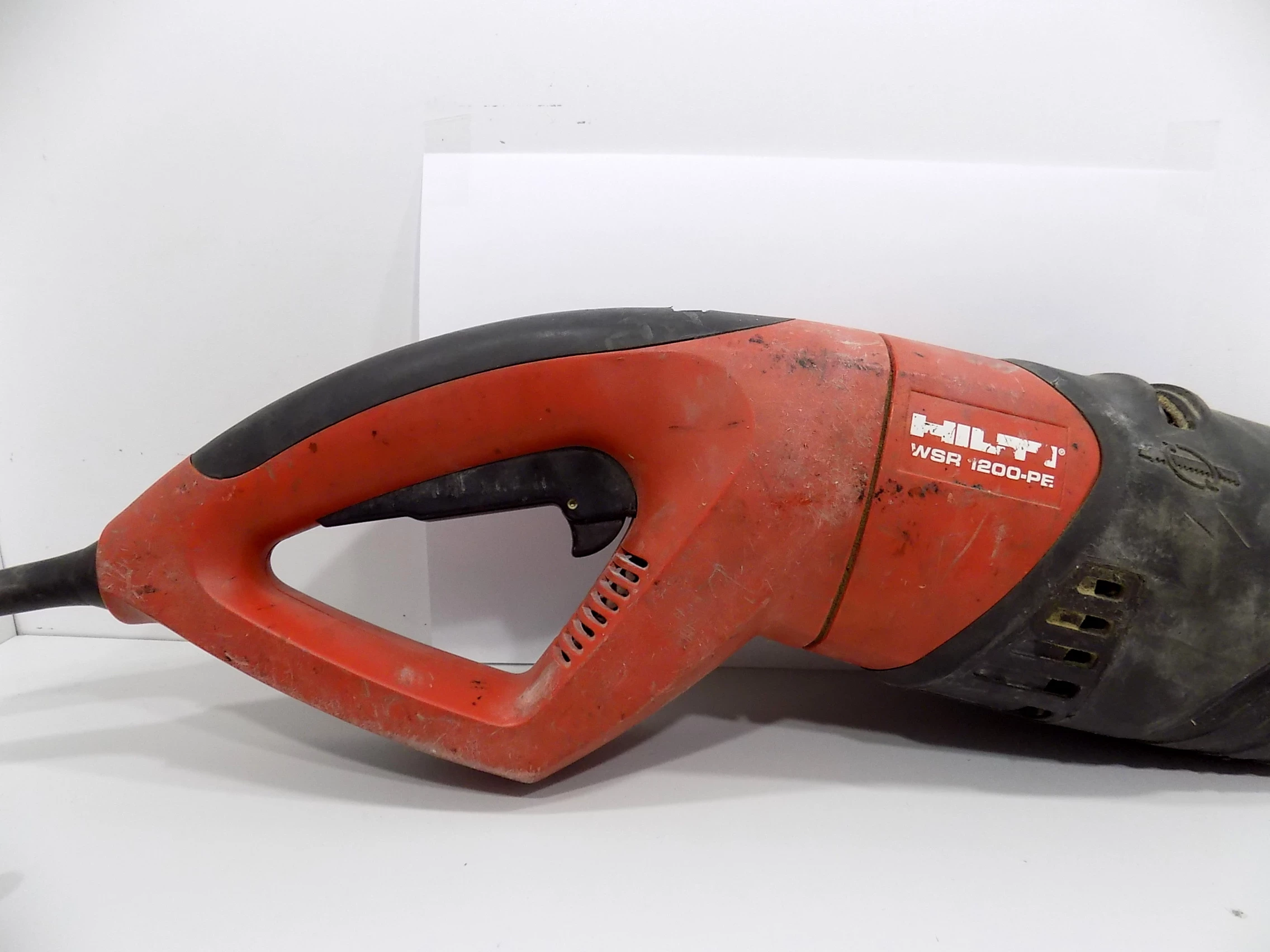 pila-szablista-hilti-wsr-1200-pe-zestaw-lisi-ogon-product-id-8540bf14-565d-4128-abef-51c54f12b756