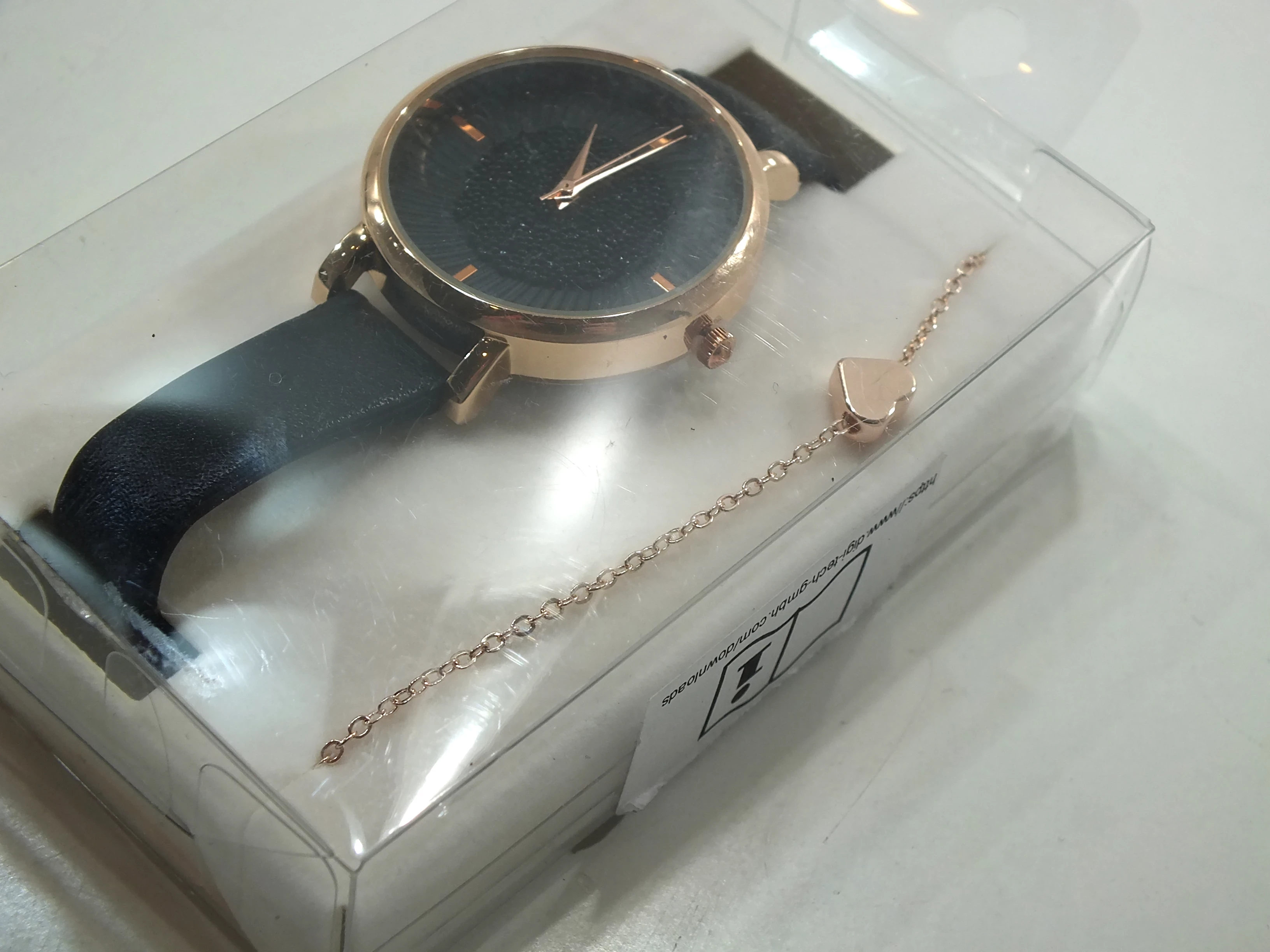 zegarek-damski-kikbransoletka-typ-nareczny