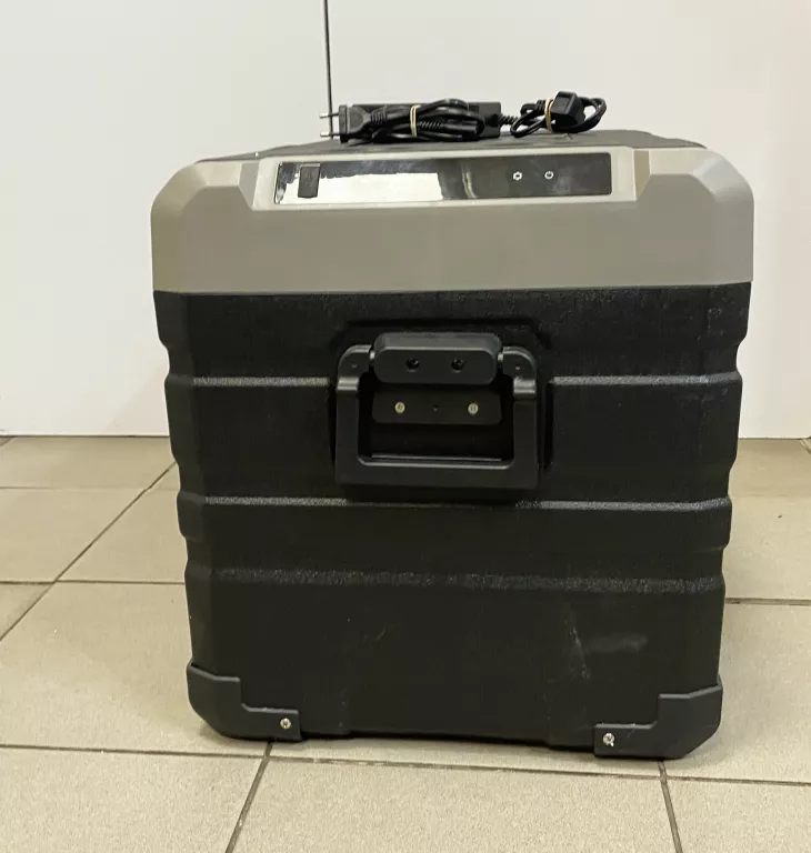 LODÓWKA TURYSTYCZNA VIGO COOL V40R CZARNA 40 L