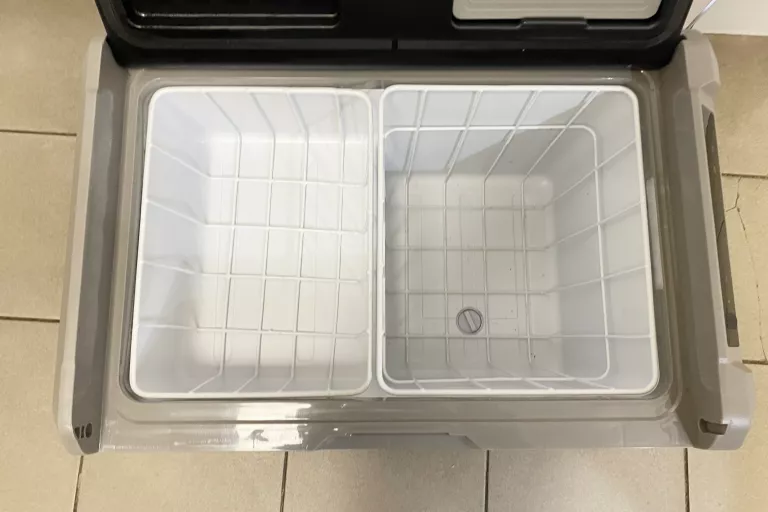 LODÓWKA TURYSTYCZNA VIGO COOL V40R CZARNA 40 L