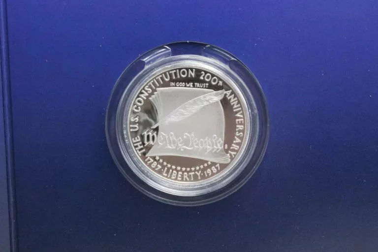 kolekcja-amerykanskie-srebrne-dolary-material-srebro