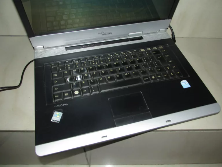 LAPTOP FUJI AMILO PRO