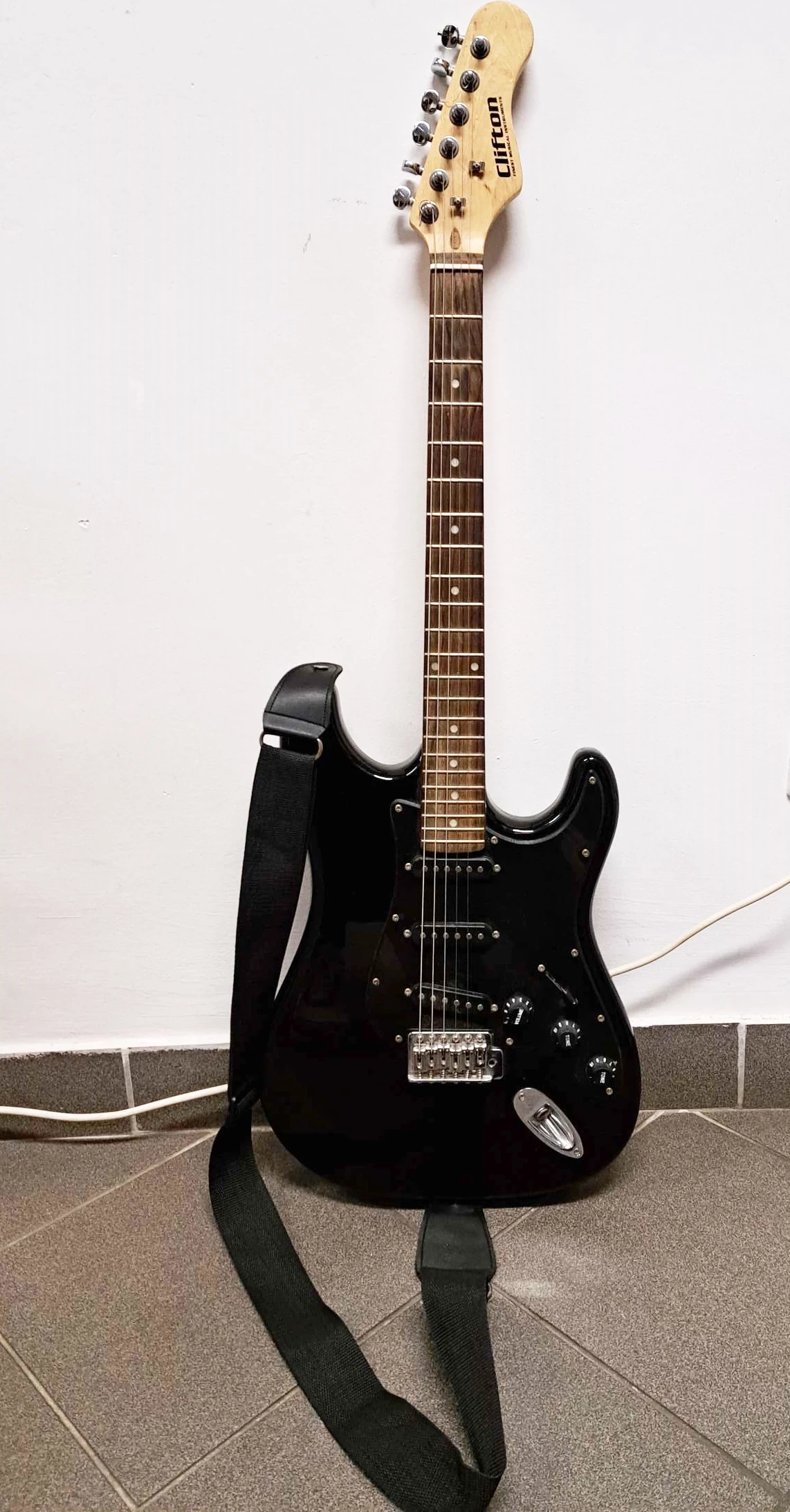 gitara-elektryczna-clifton-stan-uzywany