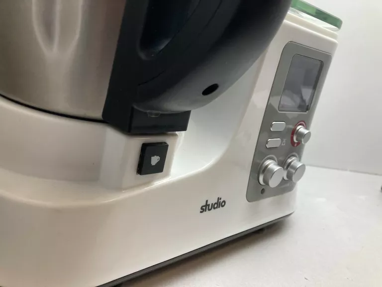 ROBOT KUCHENNY Z FUNKCJĄ GOTOWANIA STUDIO OPIS
